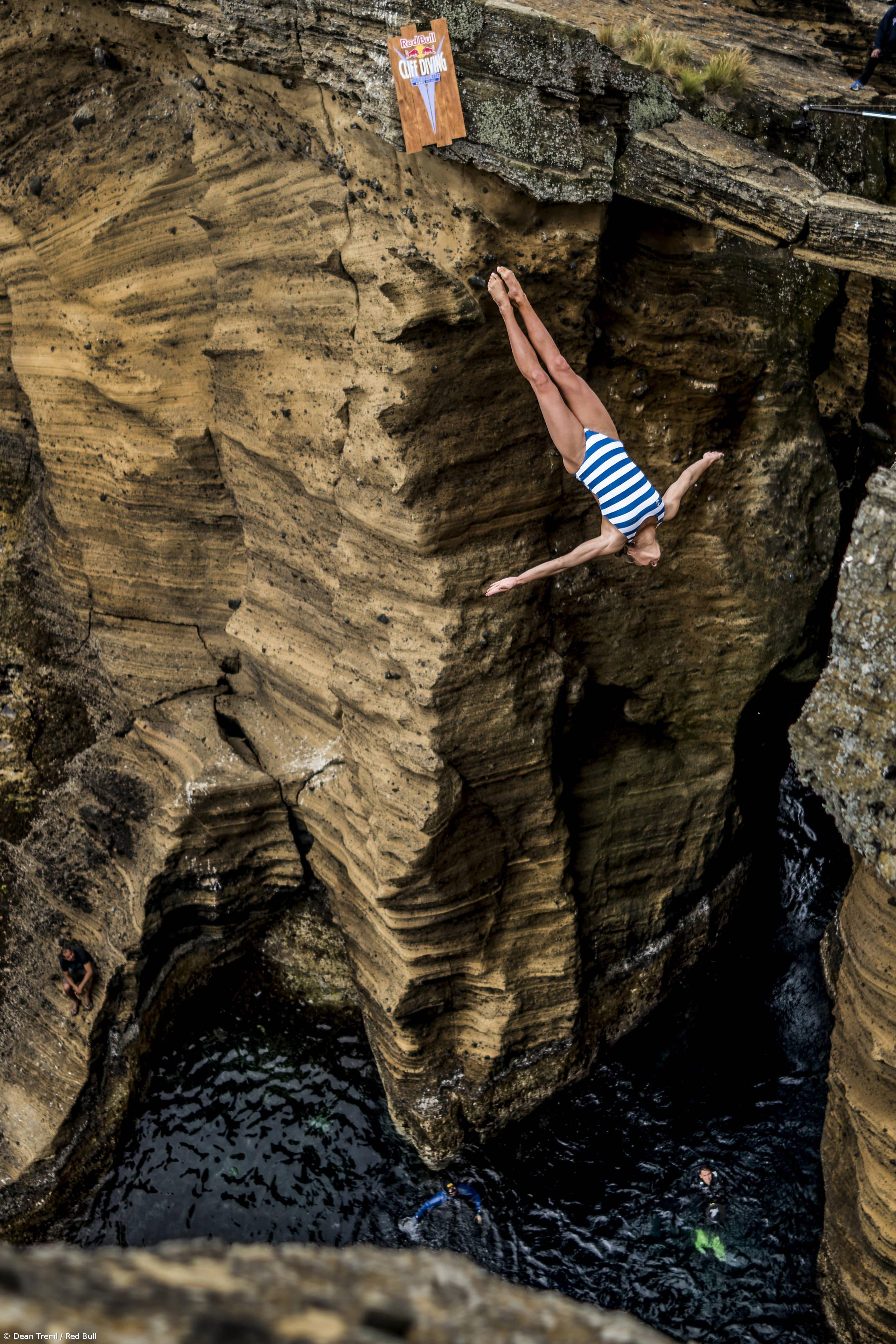 Jonathan Paredes e Helena Merten brilham no Red Bull Cliff Diving World Series 2017 – Imagem 1