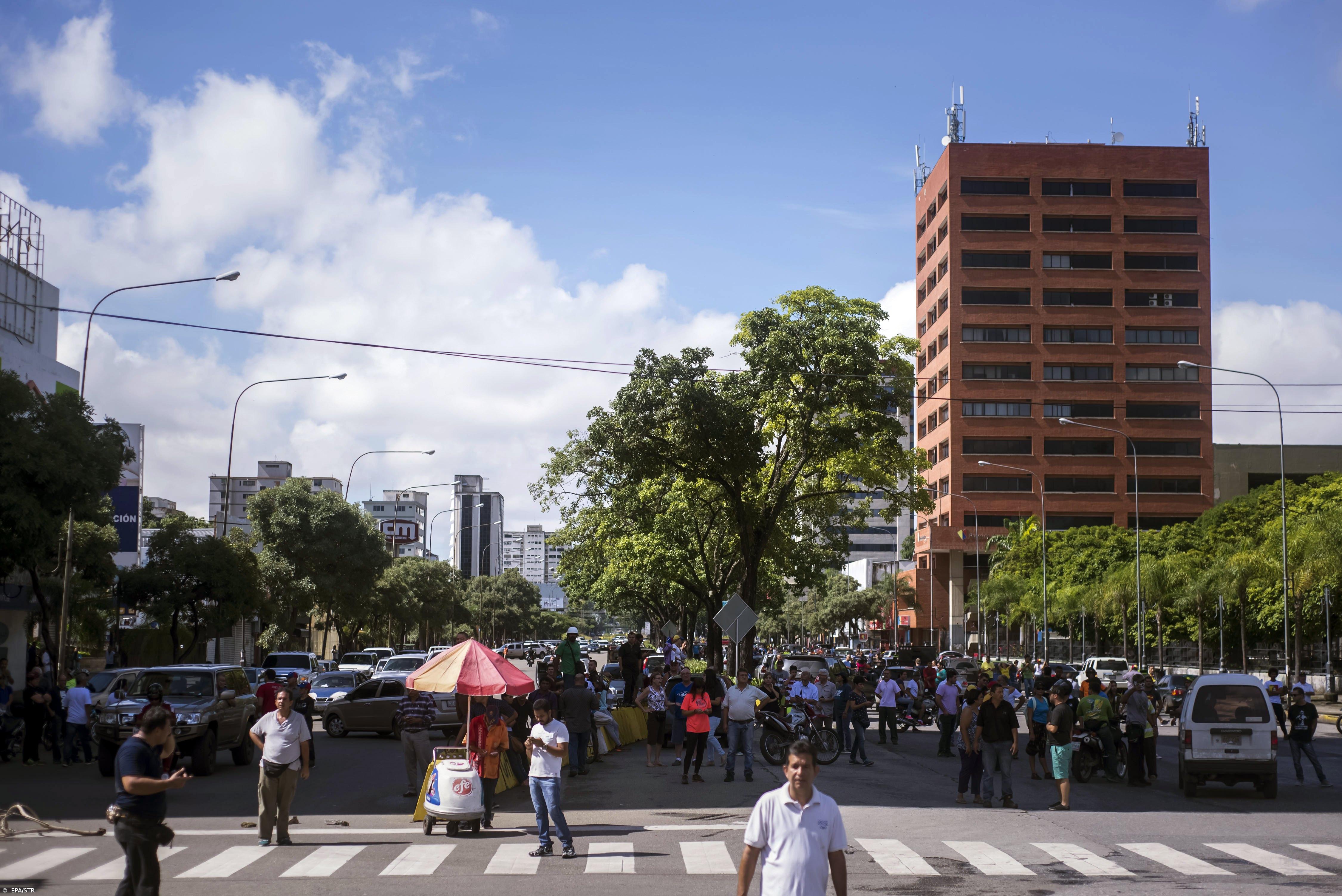 Baixos salários estão a causar dificuldades aos trabalhadores da saúde na Venezuela  – Imagem 1
