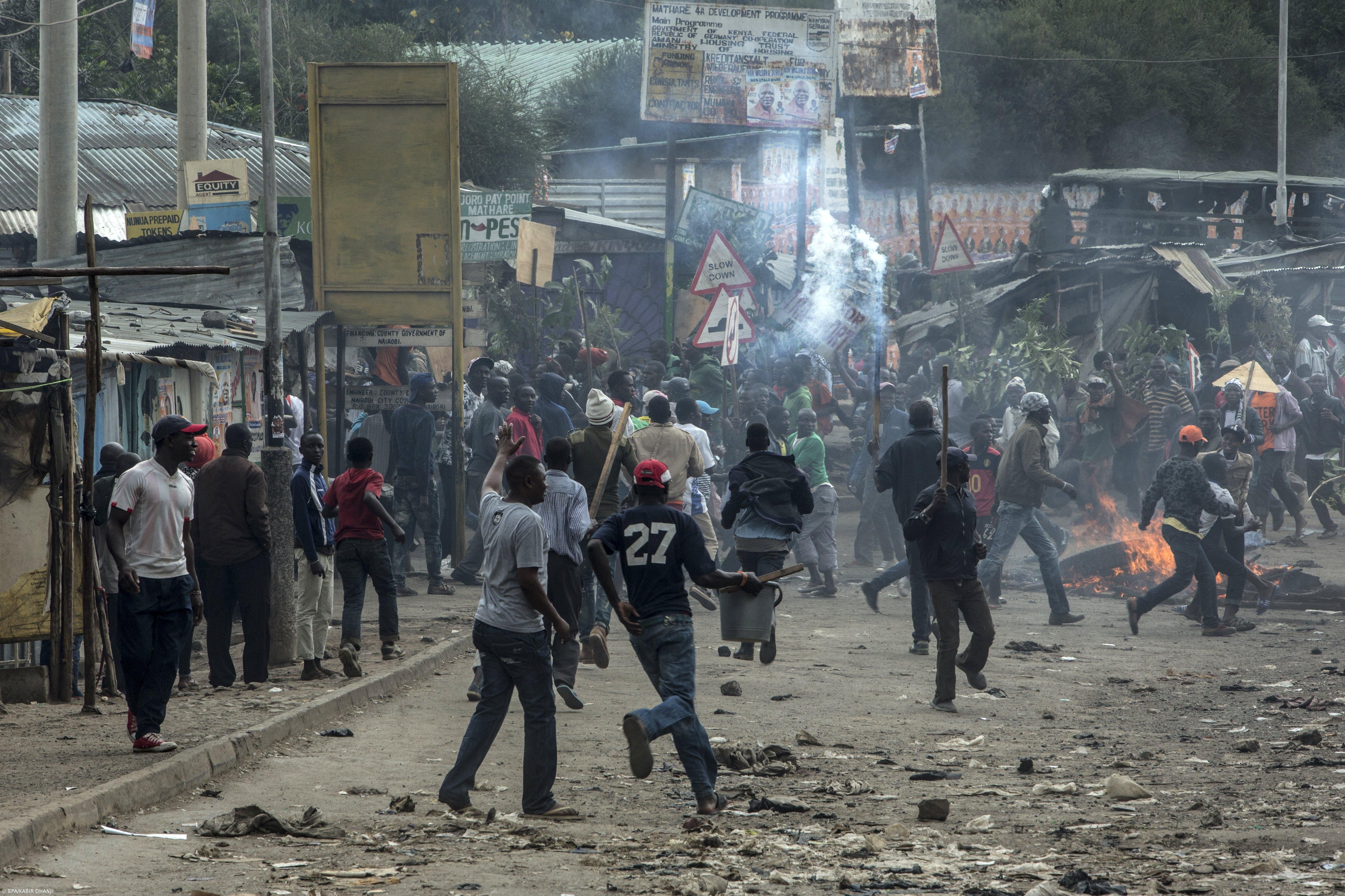 Polícia do Quénia dispersa com gás lacrimogéneo e tiros dezenas de pessoas – Imagem 3
