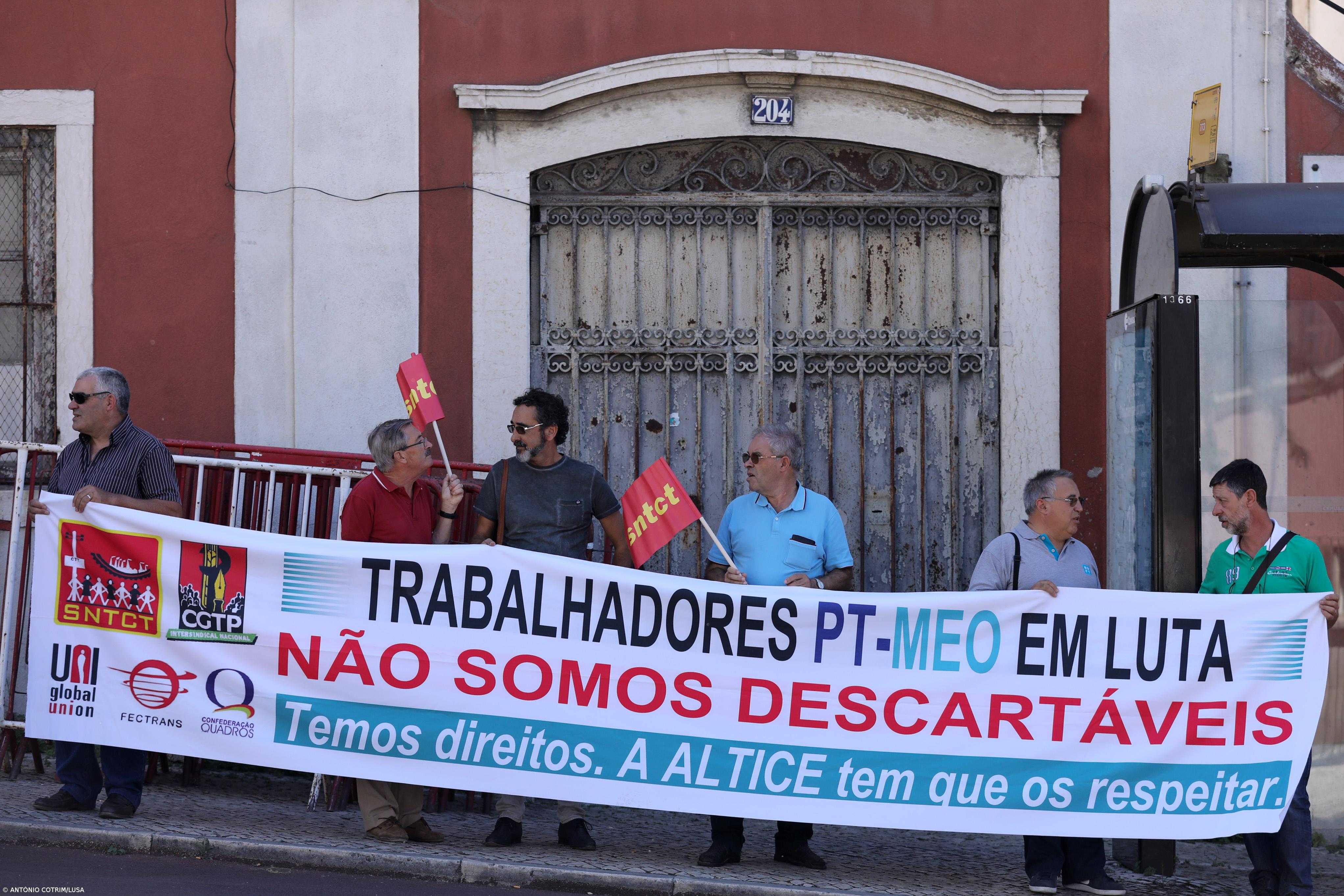 Trabalhadores da PT/Meo em protesto hoje pela defesa da empresa e dos postos de trabalho  – Imagem 1
