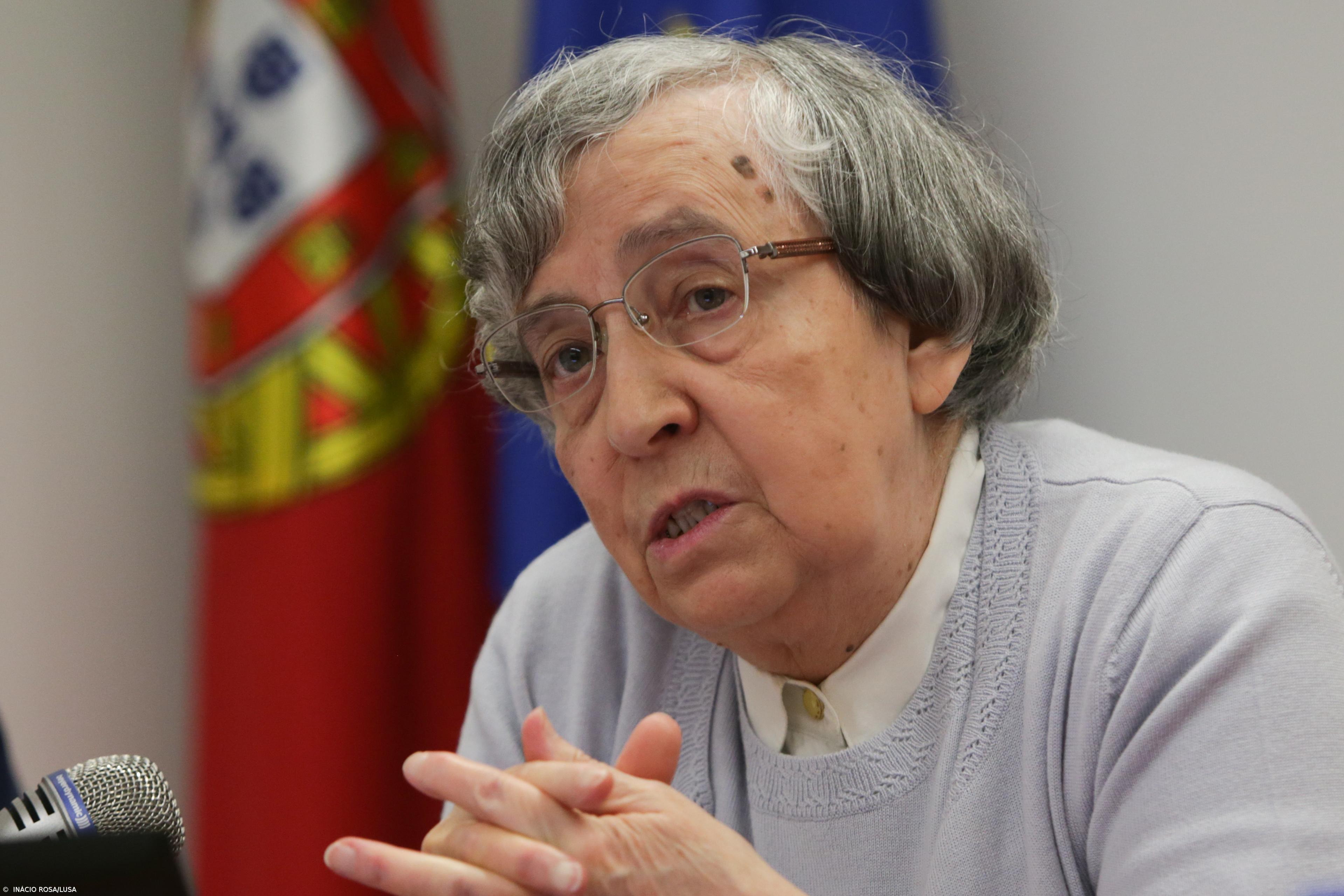 Teodora Cardoso rejeita tentação de reduzir impostos só porque défice desceu – Imagem 1