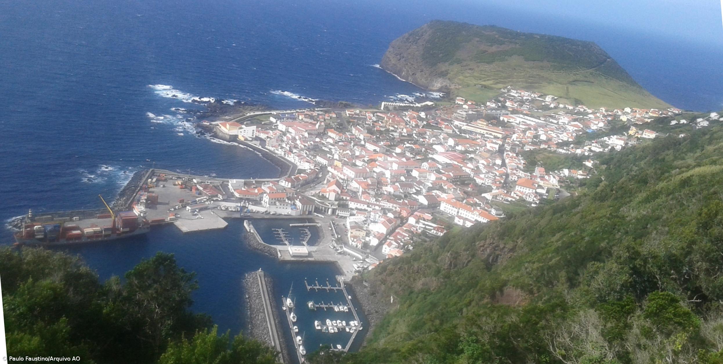 Concluída recuperação de contentores arrastados no porto de Velas – Imagem 1