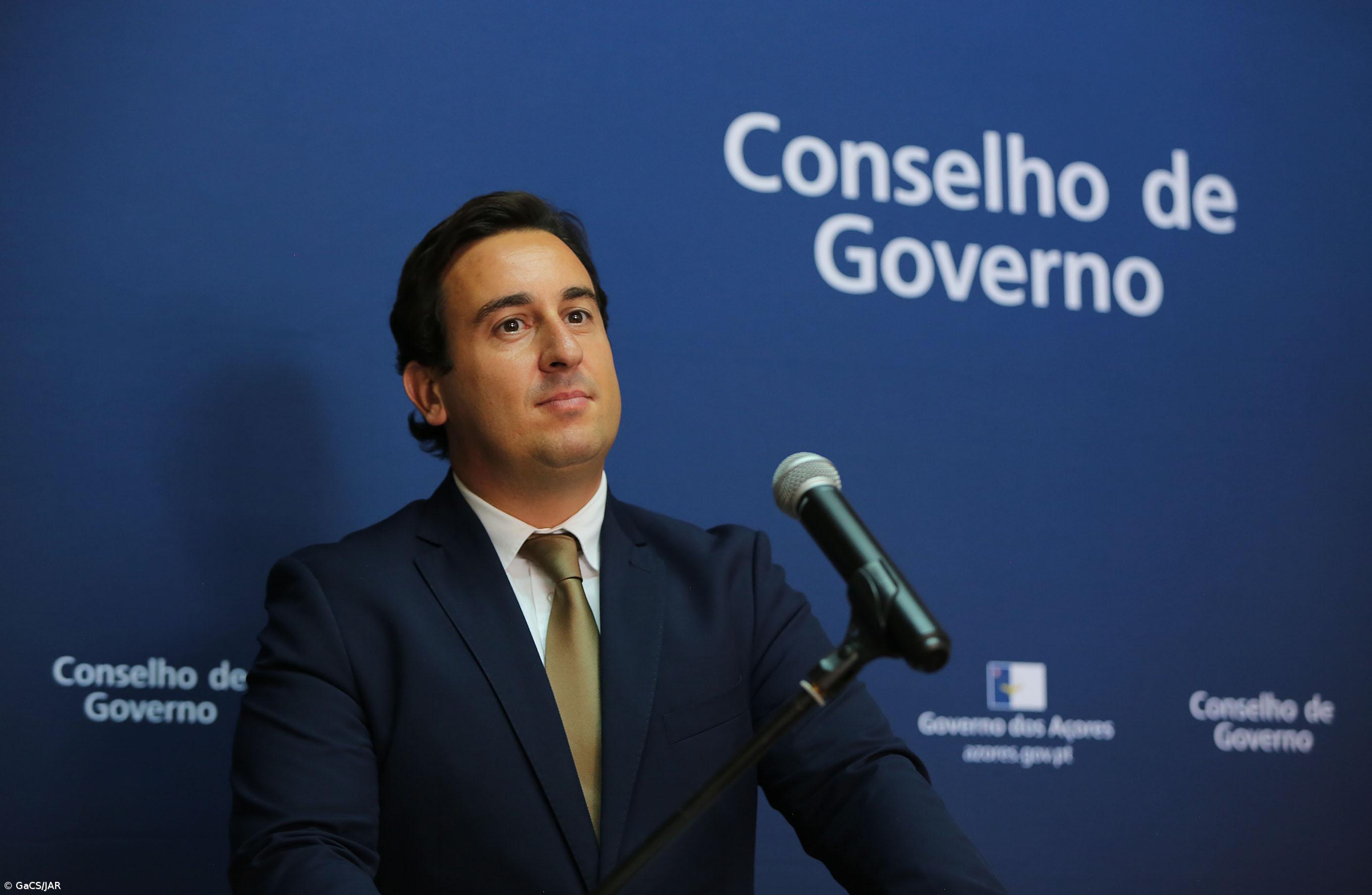 Açores vão rever regime de observação de cetáceos permitindo acesso de empresas de São Jorge – Imagem 1