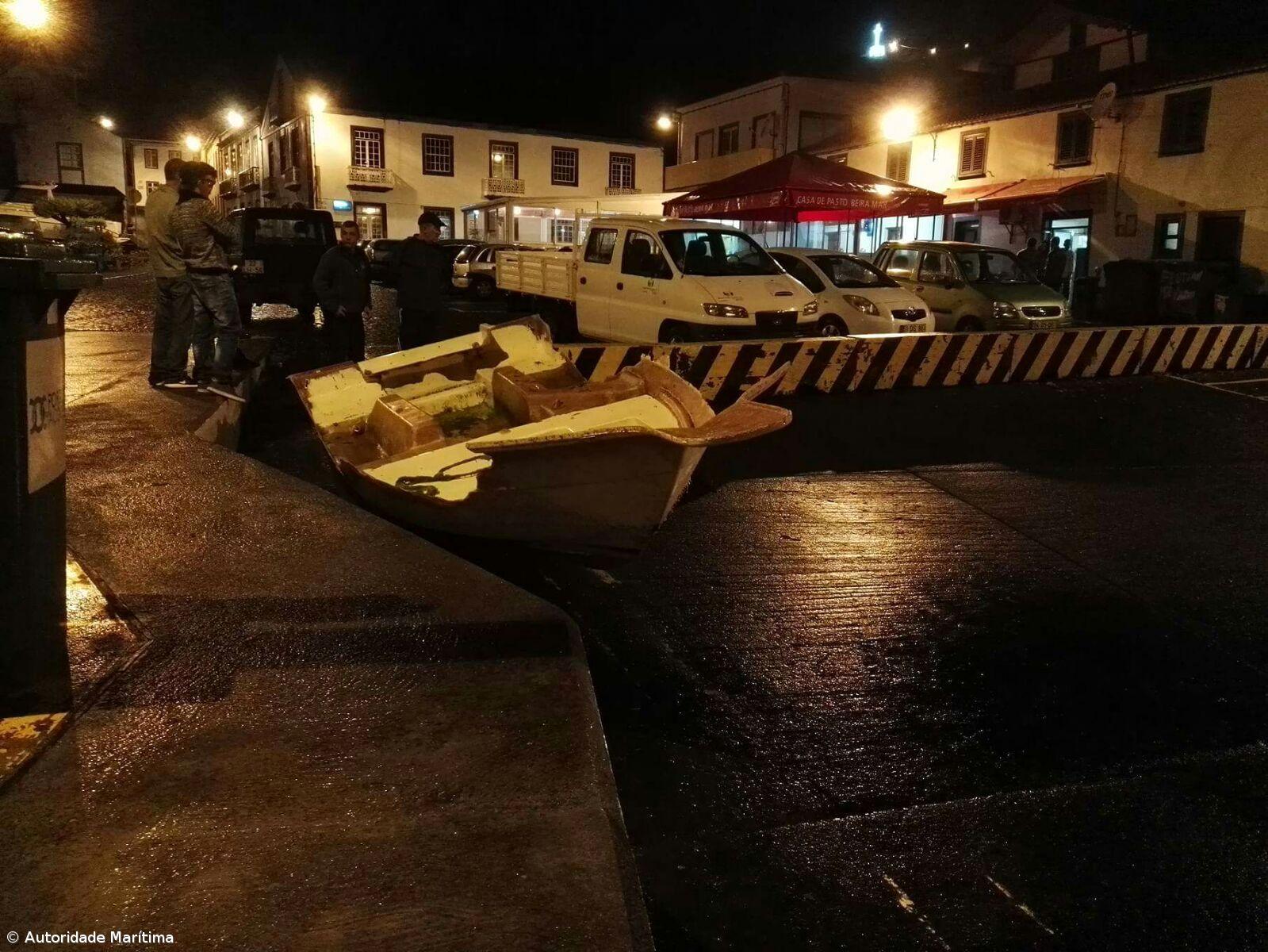 Autoridade Marítima recolhe e investiga casco à deriva em São Jorge – Imagem 1