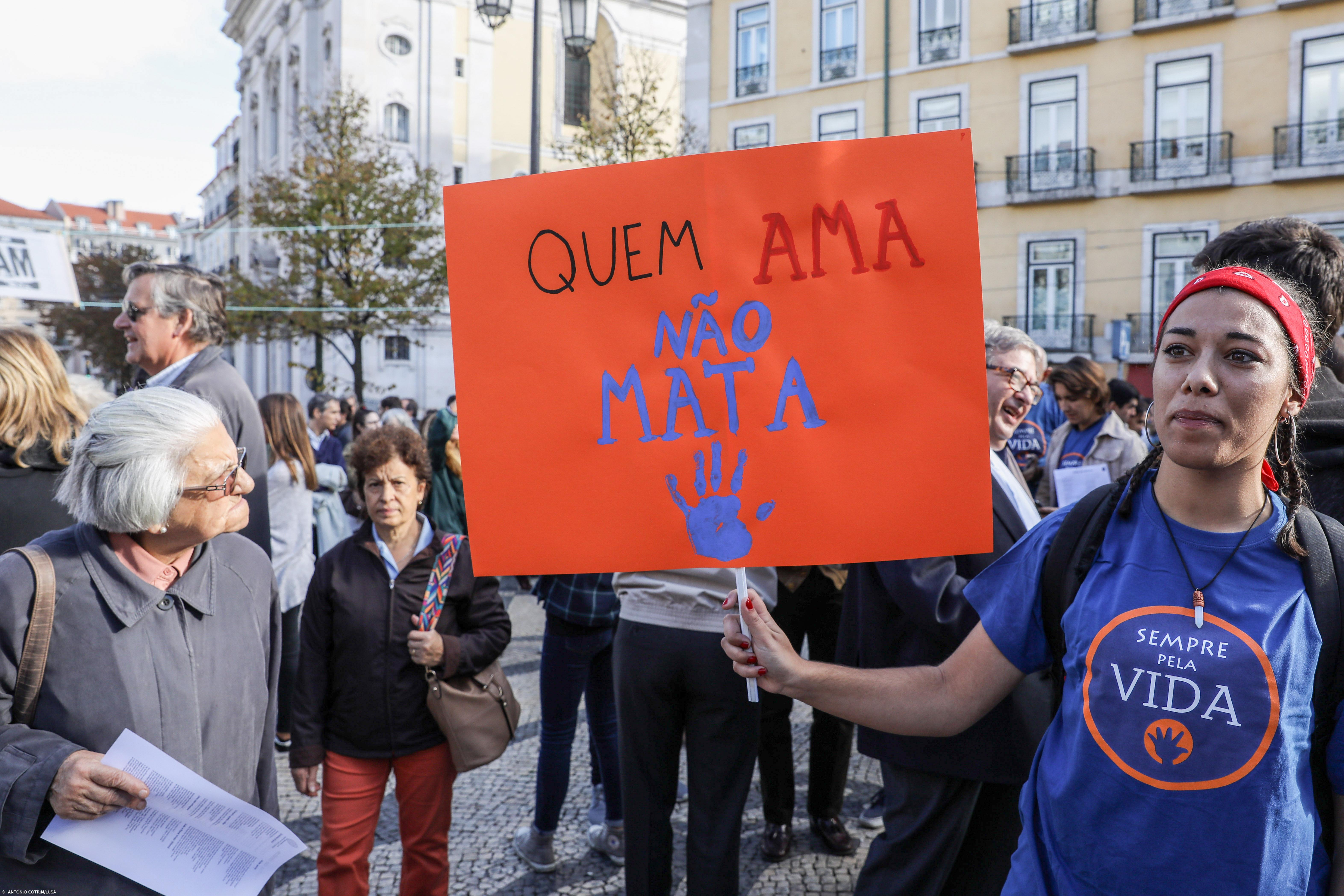Meio milhar de manifestantes em caminhada pela vida em Lisboa – Imagem 5