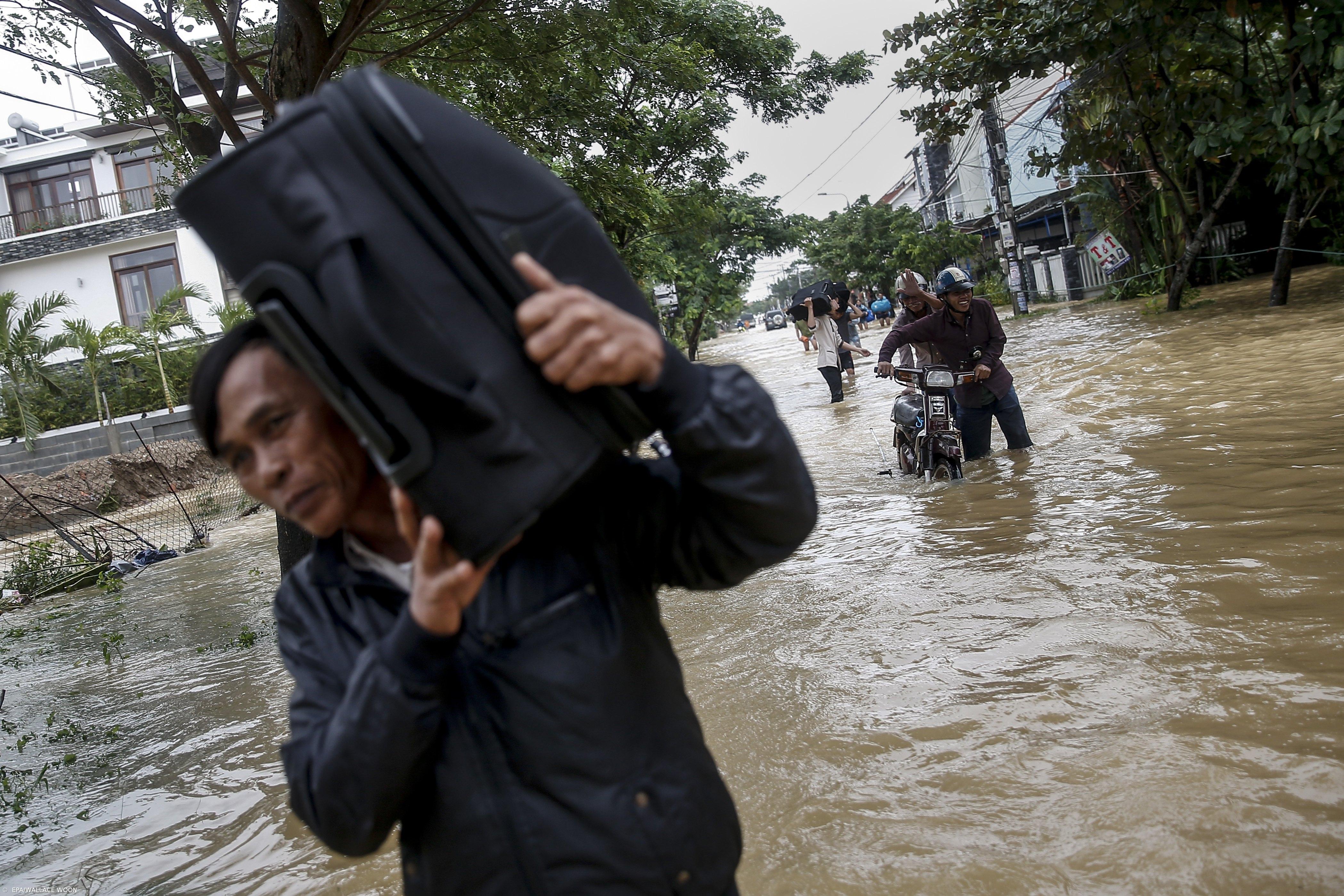 Número de mortos no Vietname devido ao tufão Damrey sobe para 89 – Imagem 1
