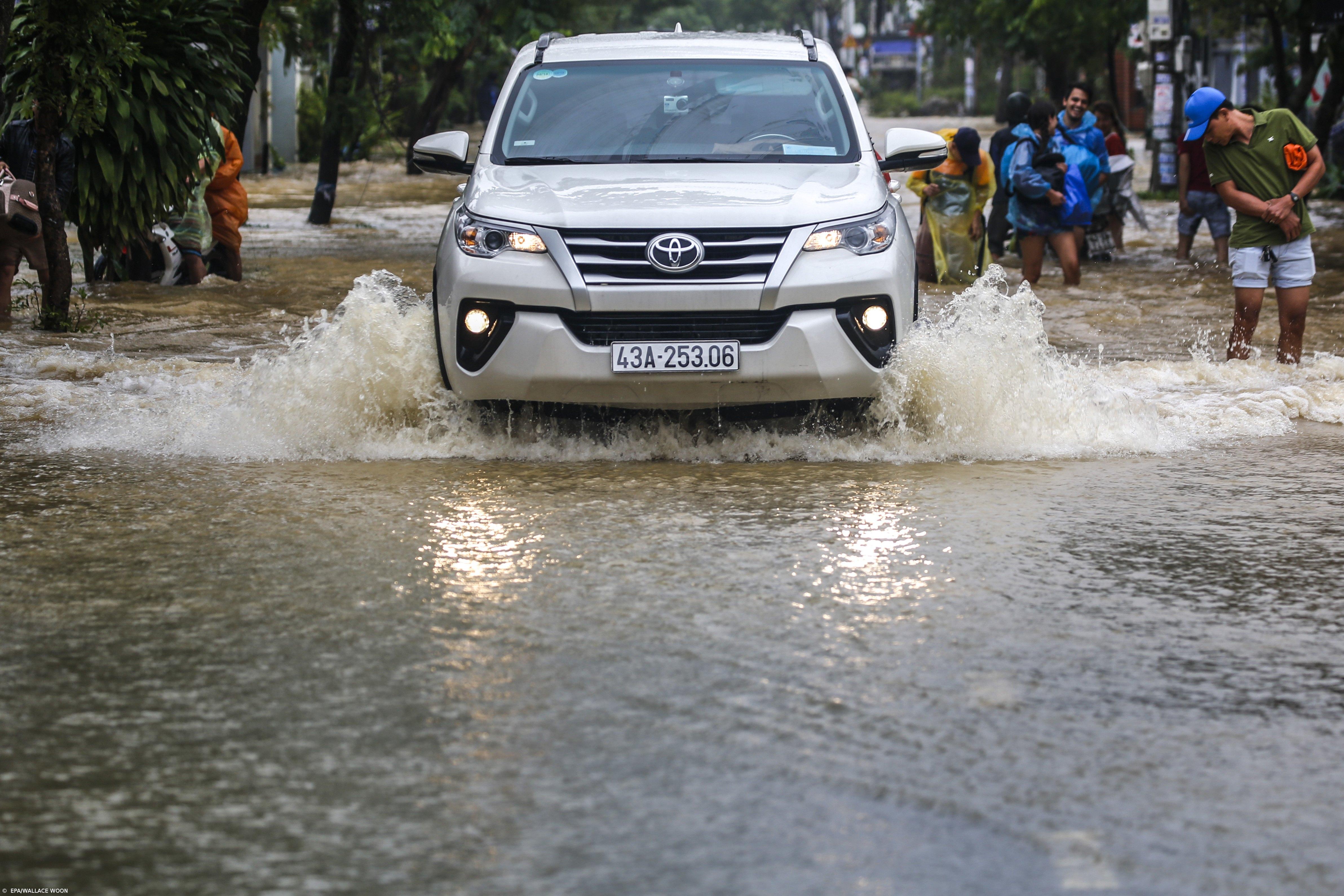 Número de mortos no Vietname devido ao tufão Damrey sobe para 89 – Imagem 3