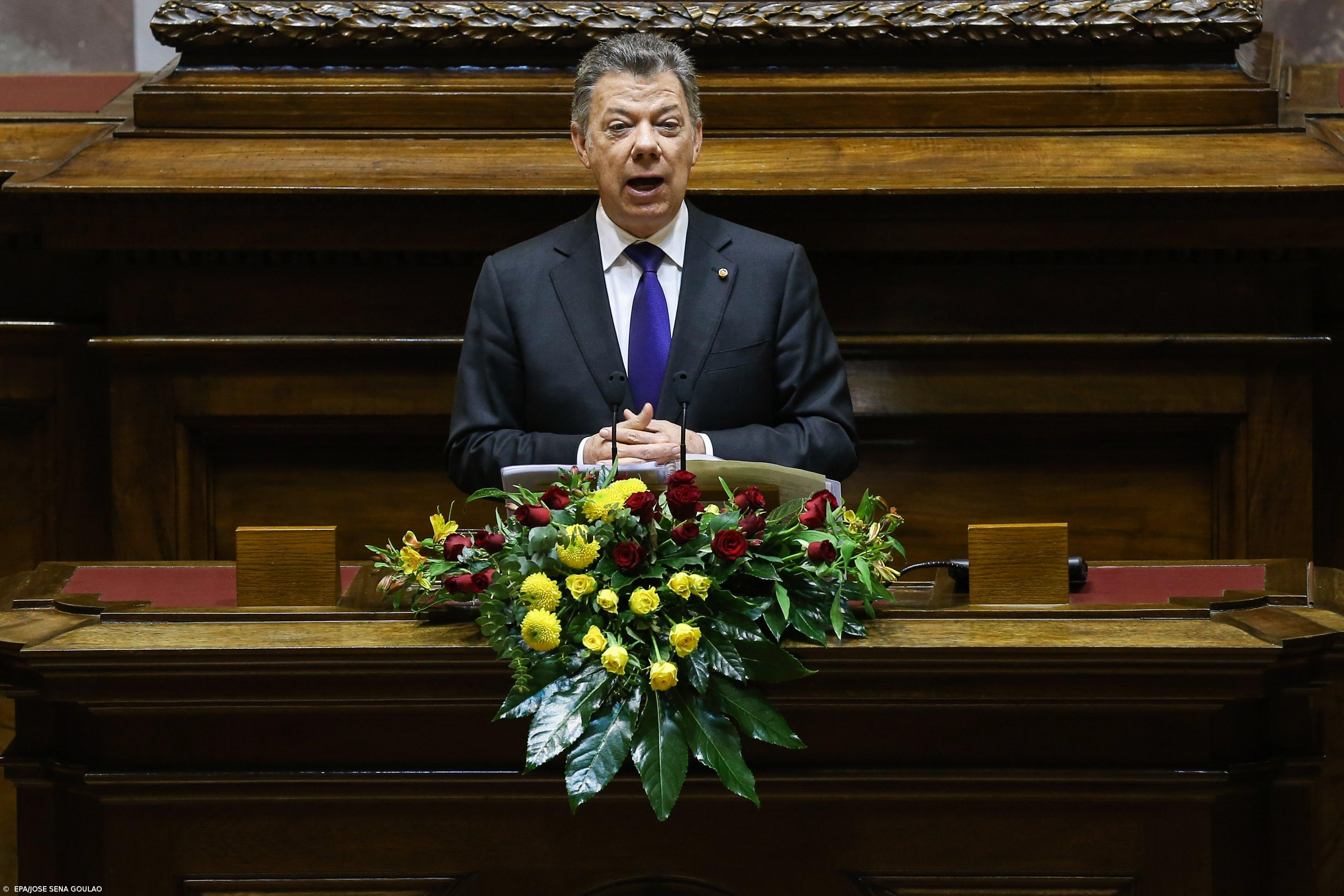 Ramalho Eanes elogia "caminho dificil" de Juan Manuel Santos para a paz na Colômbia  – Imagem 4