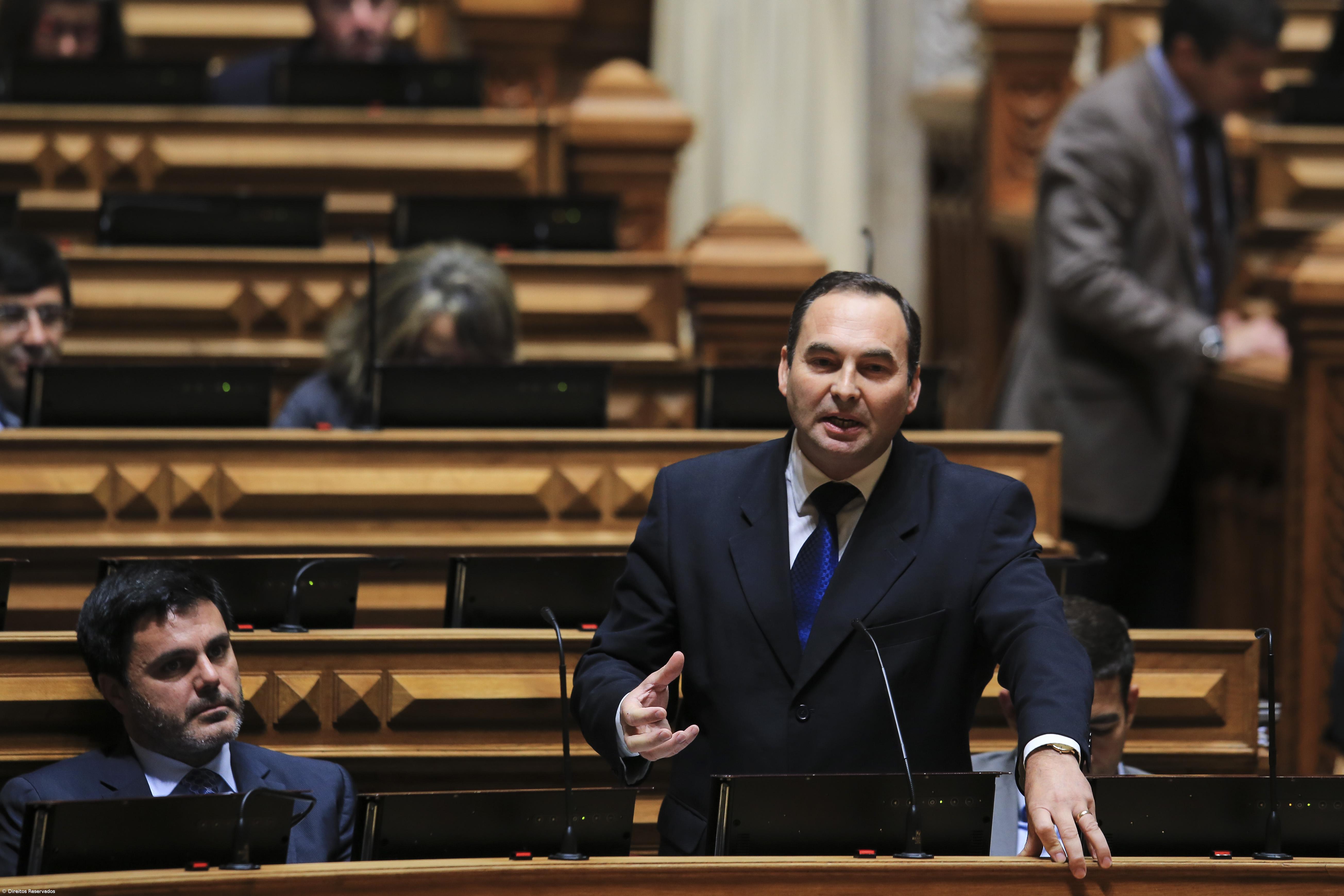 Exames nacionais vão ter mesmo horário próprio nos Açores – Imagem 1