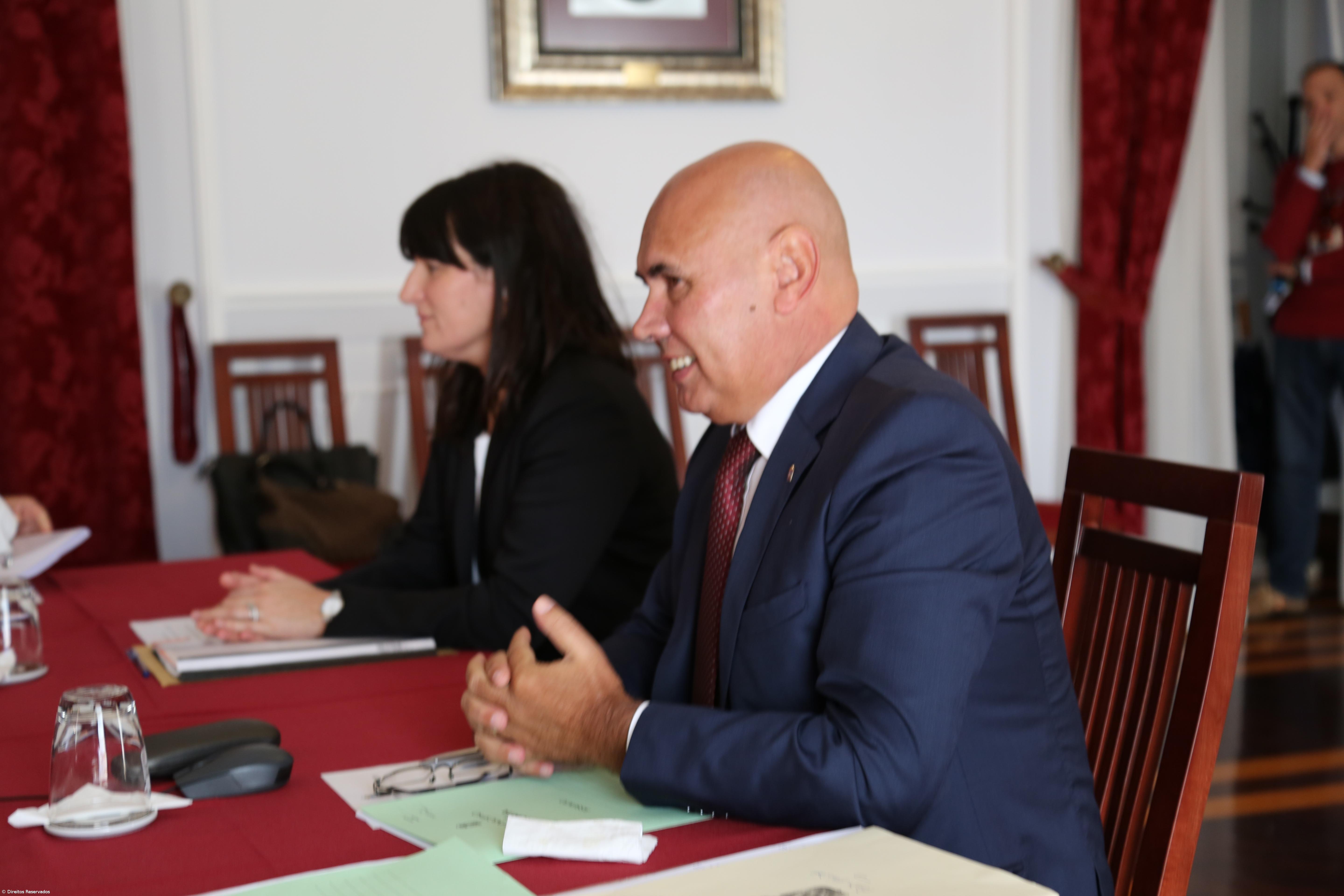 Projeto de requalificação do porto deixa autarca preocupado com a marina norte  – Imagem 1