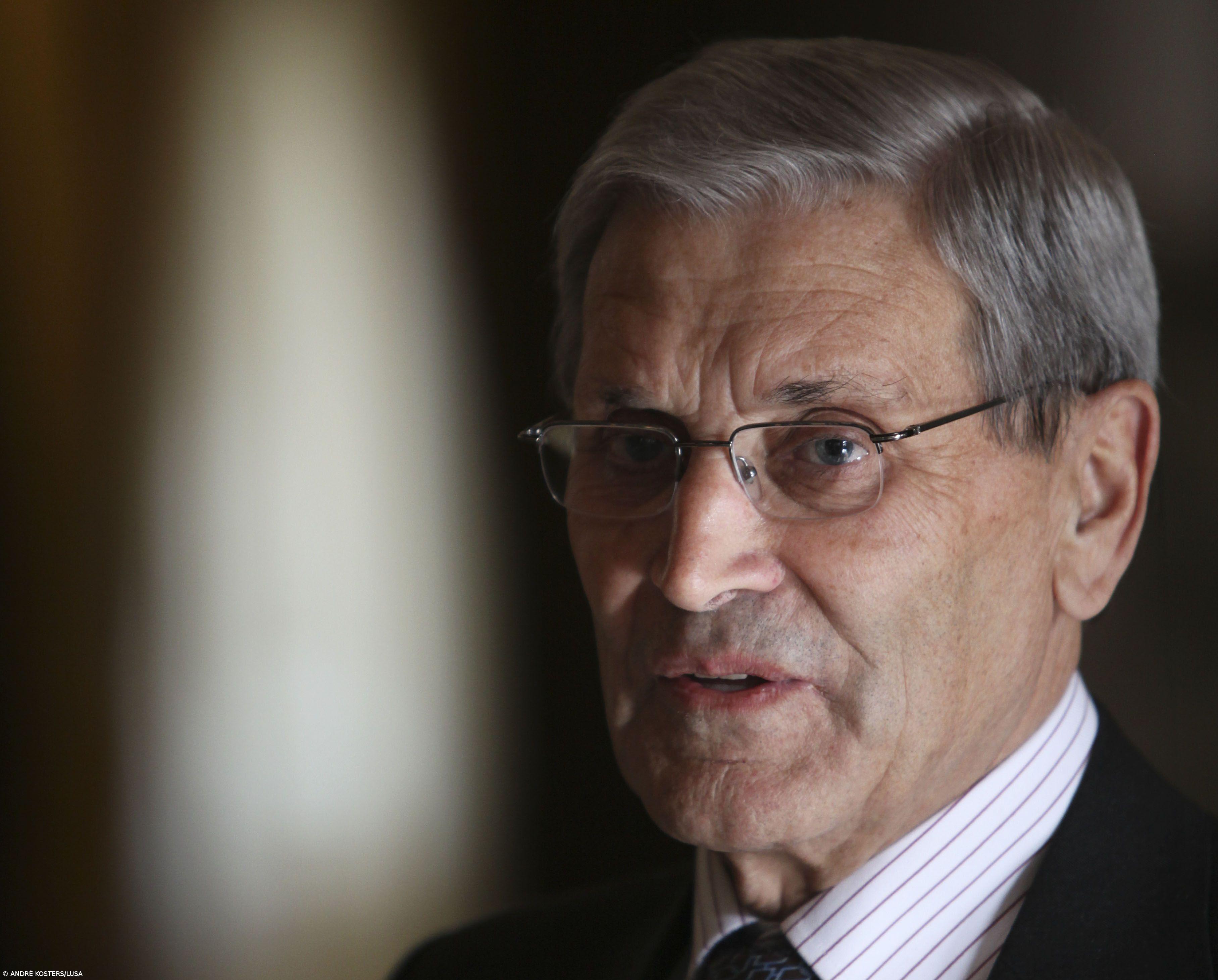 Assembeia da República aprova voto de pesar pela morte de Belmiro de Azevedo – Imagem 1