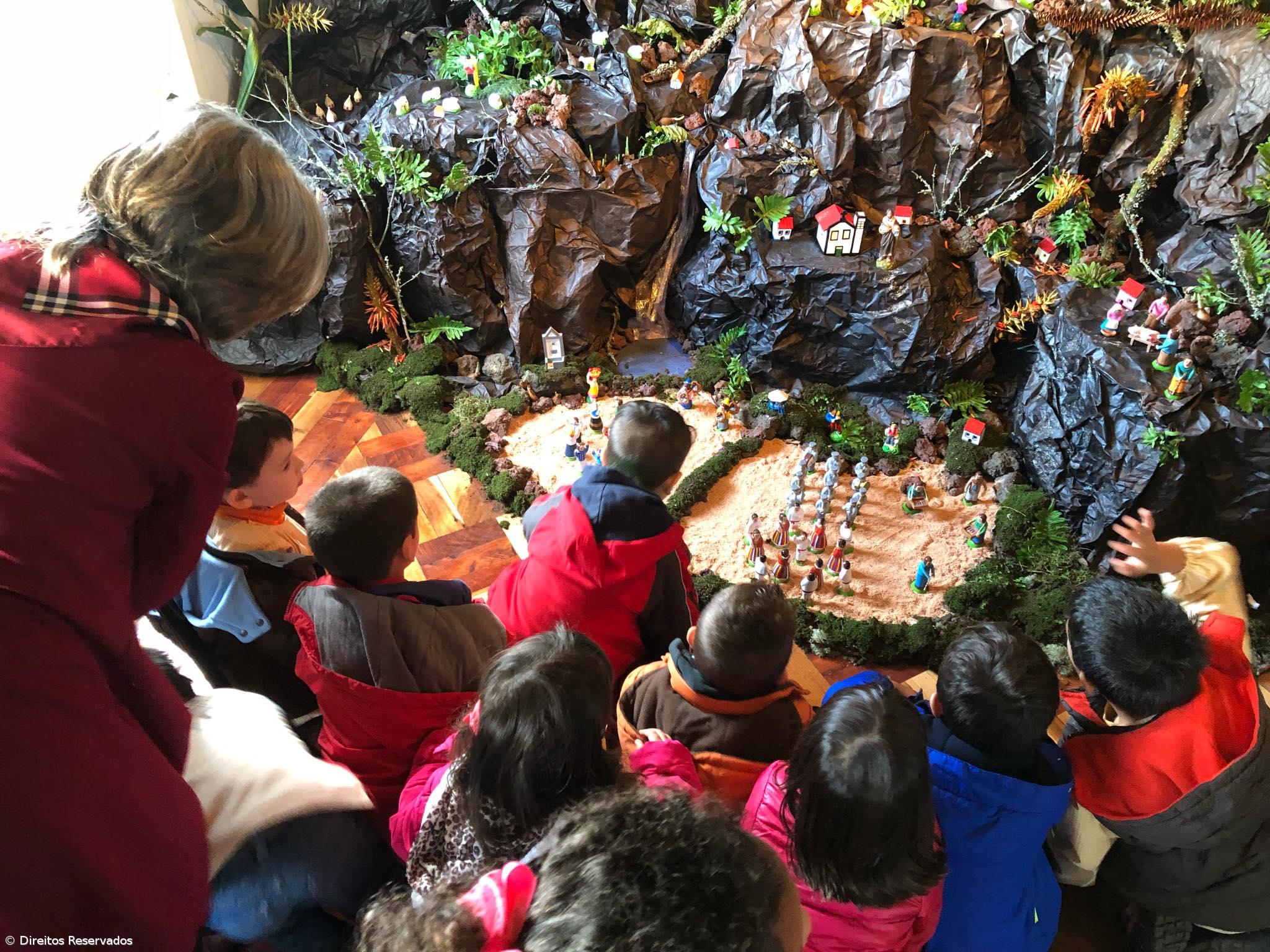 200 alunos açorianos visitam presépio da Casa da Madeira – Imagem 1