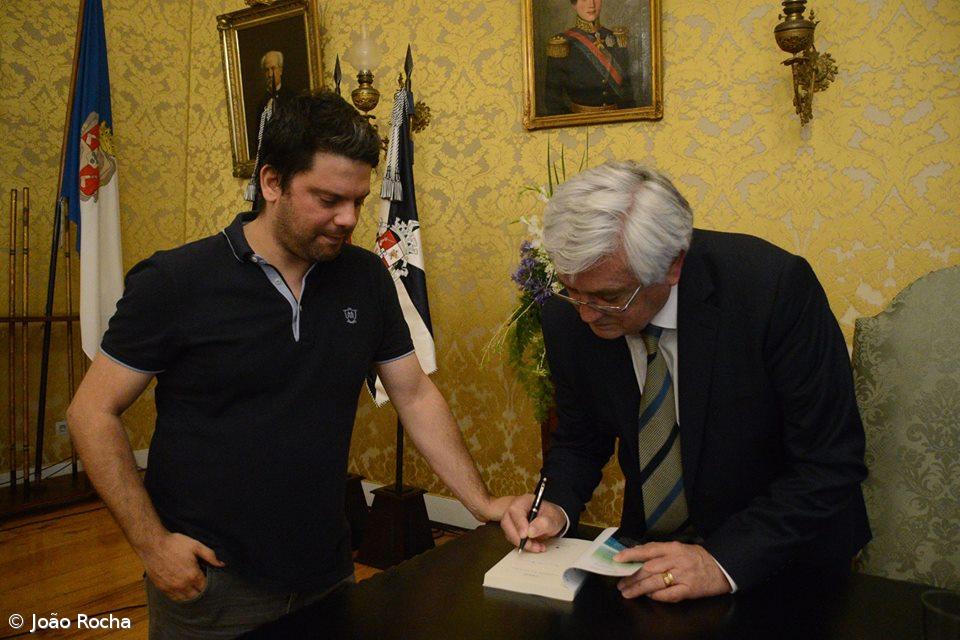 “Escrever também exige  que se tenha vivenciado” – Imagem 5