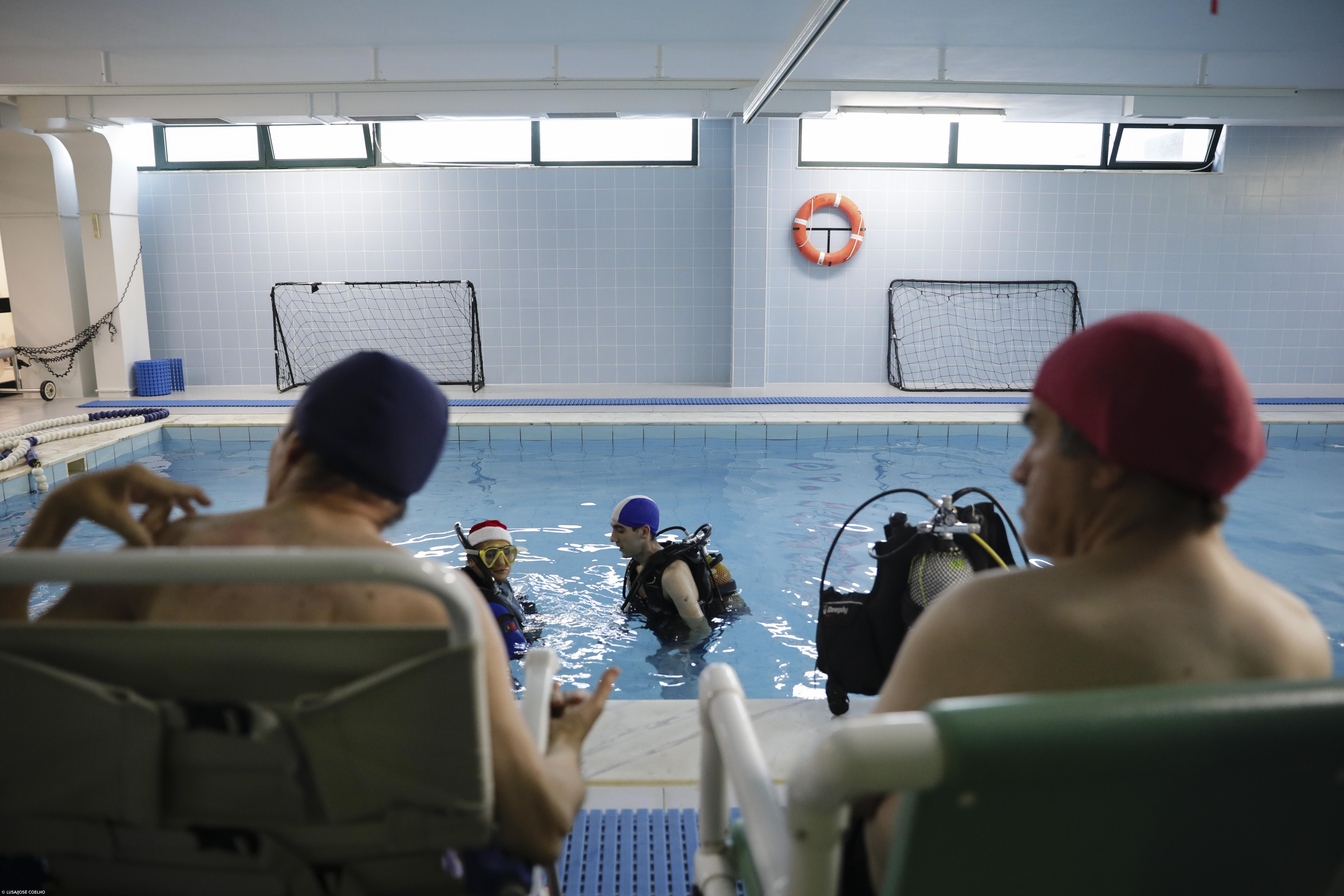 Associação de Gondomar dá aulas de mergulho a utentes com paralisia cerebral – Imagem 4