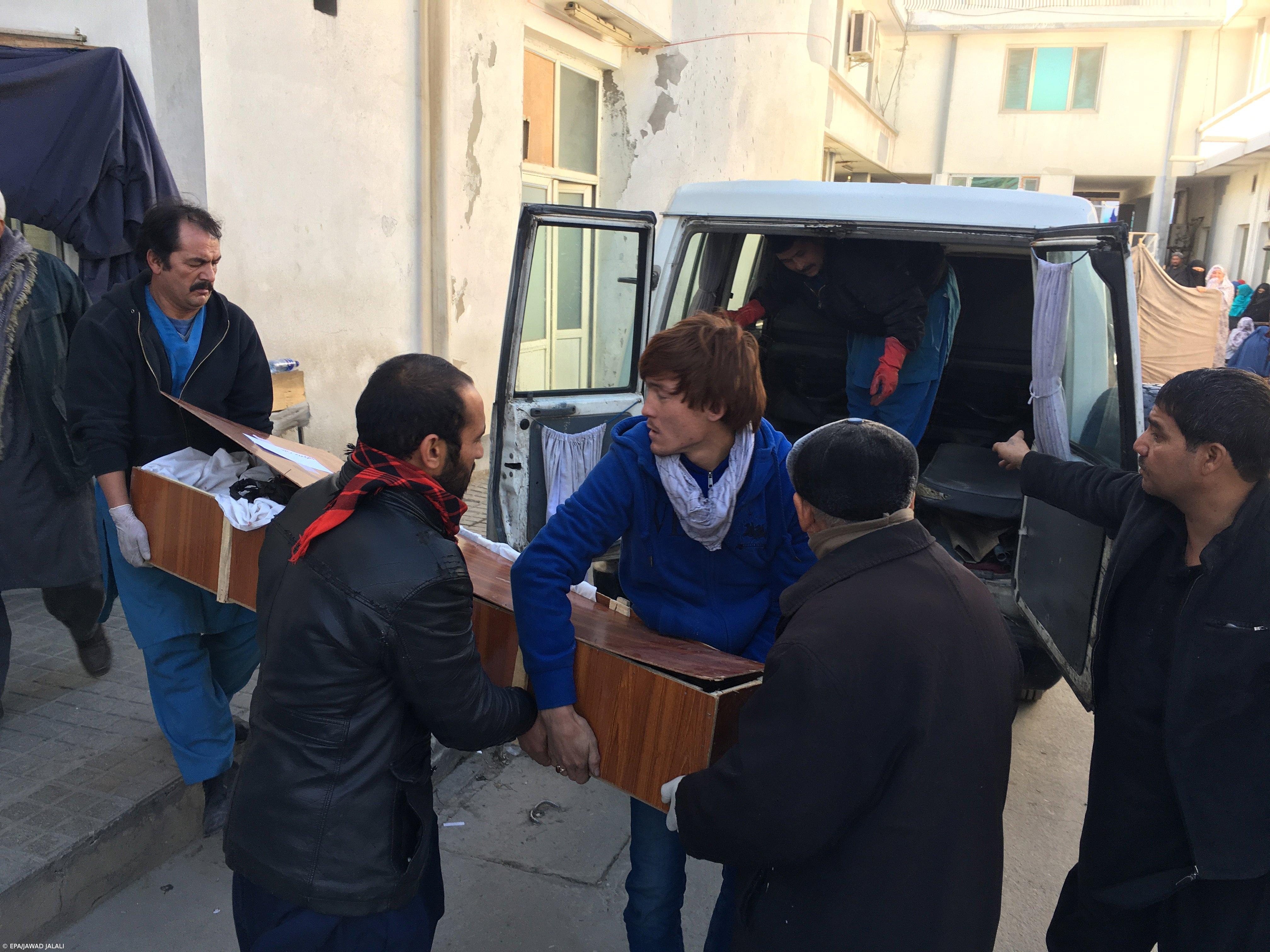 Ataque bombista suicida mata 40 pessoas em Cabul – Imagem 1