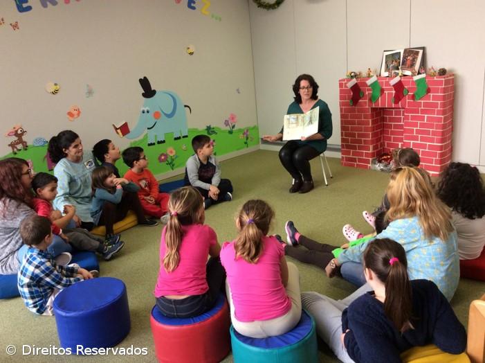 Uma 'Hora do Conto' para incutir o gosto pela leitura na Madalena  – Imagem 1
