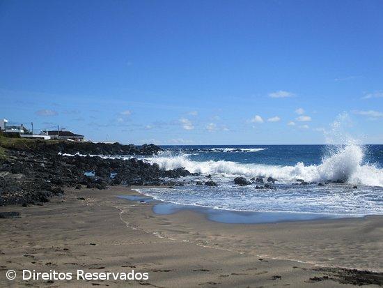 Zonas balneares do concelho de Ponta Delgada com vigilância até 30 de setembro – Imagem 1