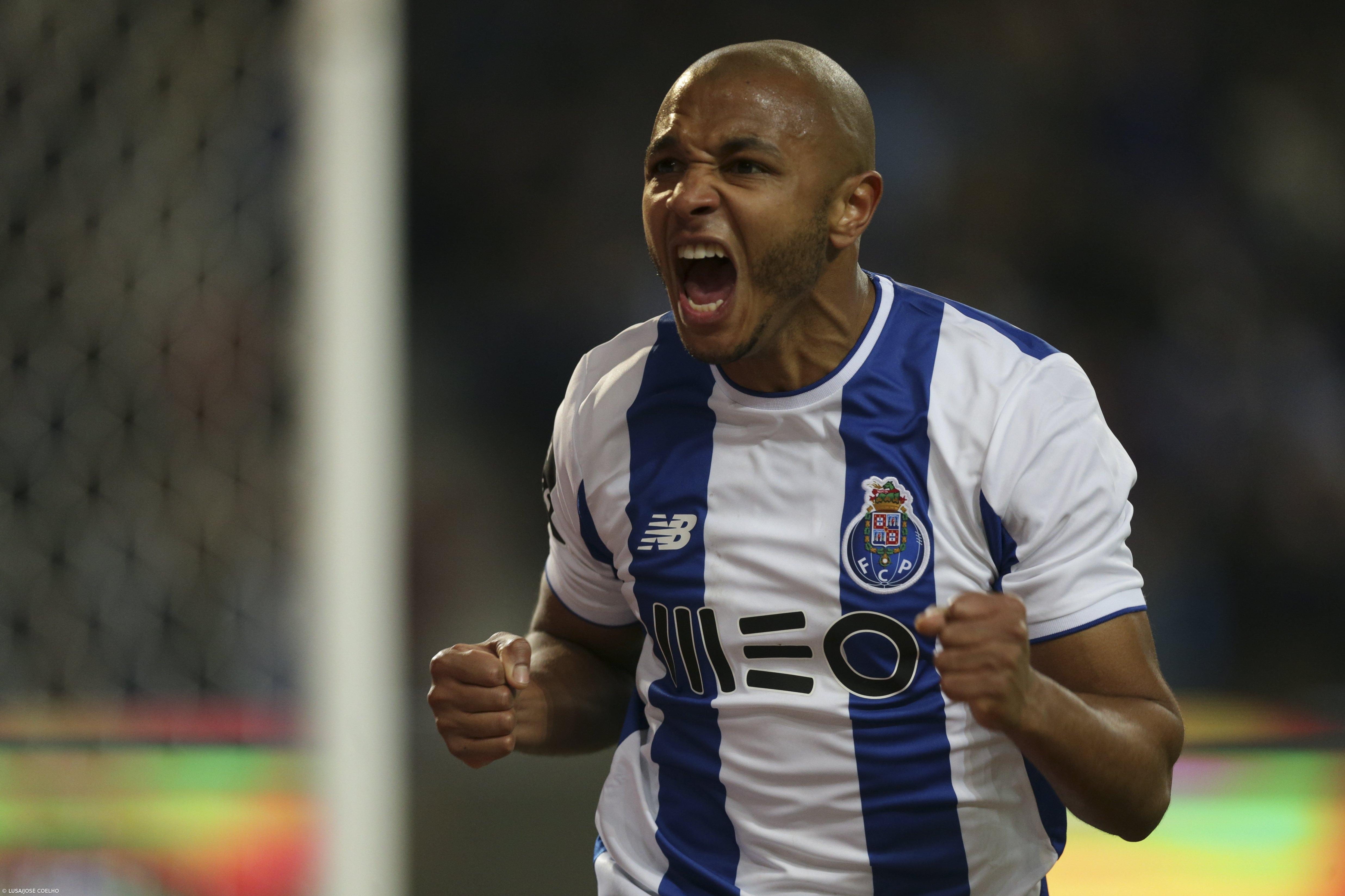 Brahimi punido com "repreensão" devido a lance com Rúben Dias no clássico – Imagem 1