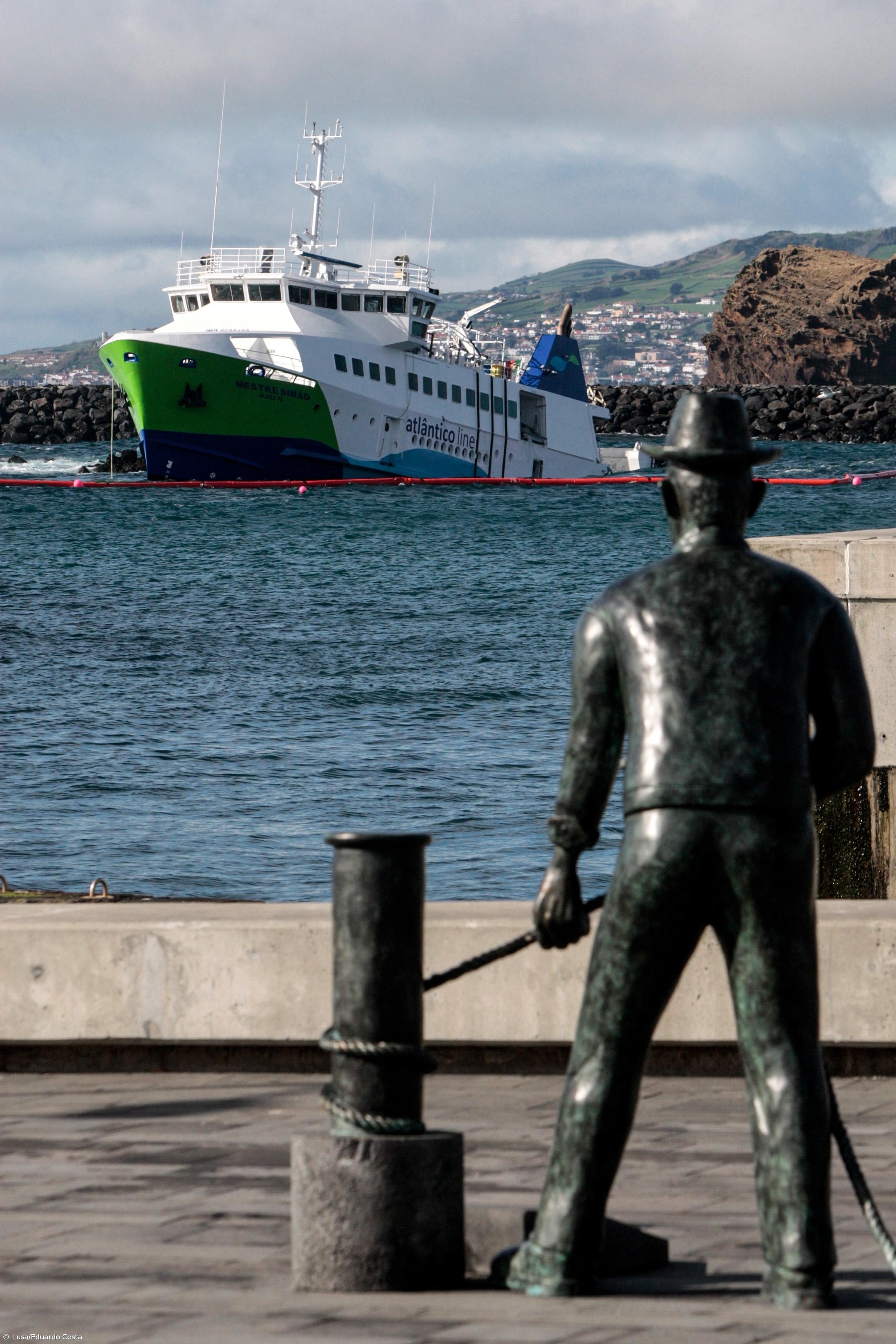 Norberto acordou, veio à janela e viu o "Mestre Simão" encalhado  – Imagem 5