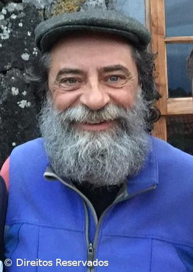 Livros e obras de arte com cheiro a bolo de tijolo – Imagem 2