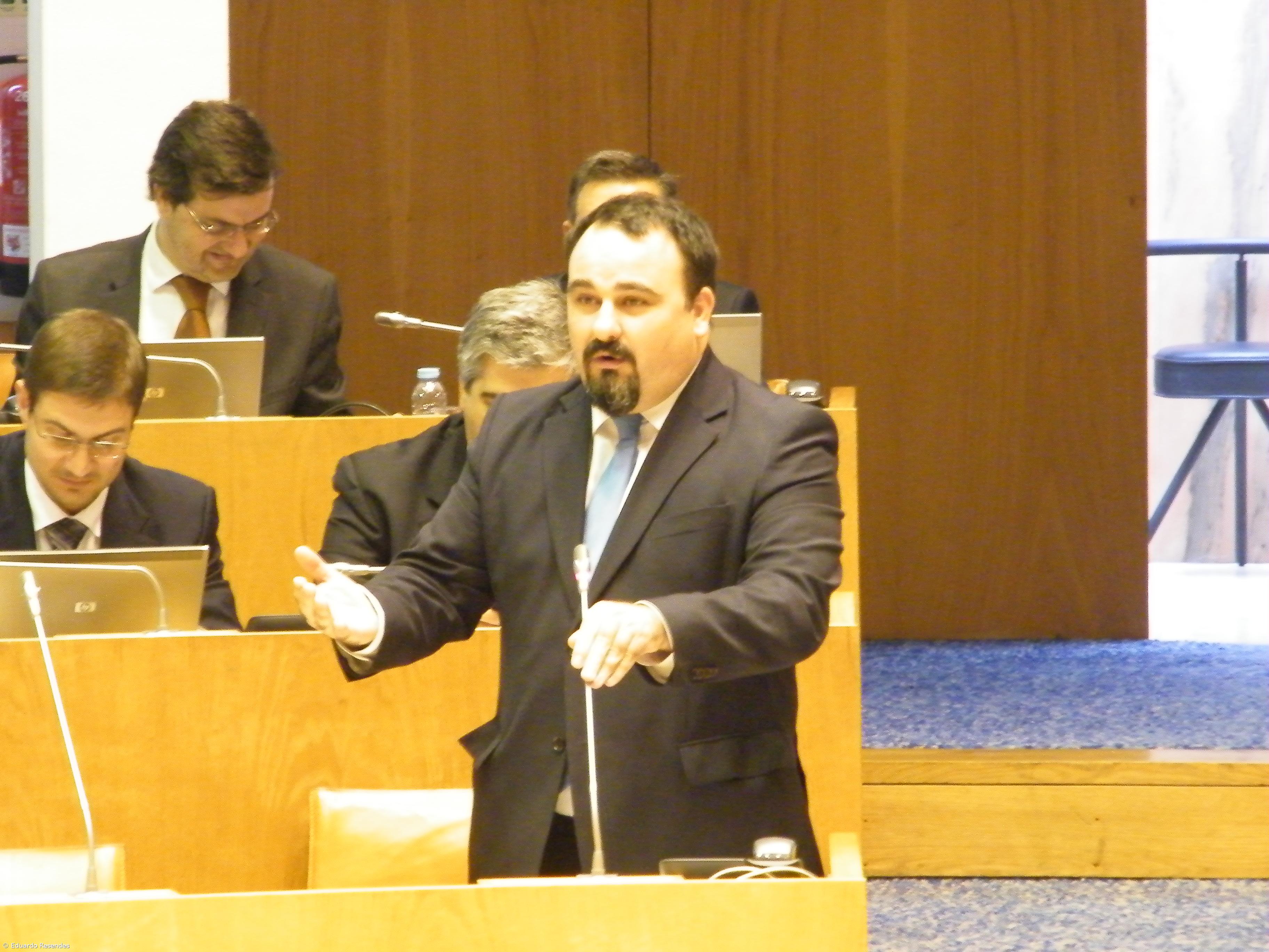 Paulo Estêvão continua em greve de fome por refeições escolares no Corvo – Imagem 1