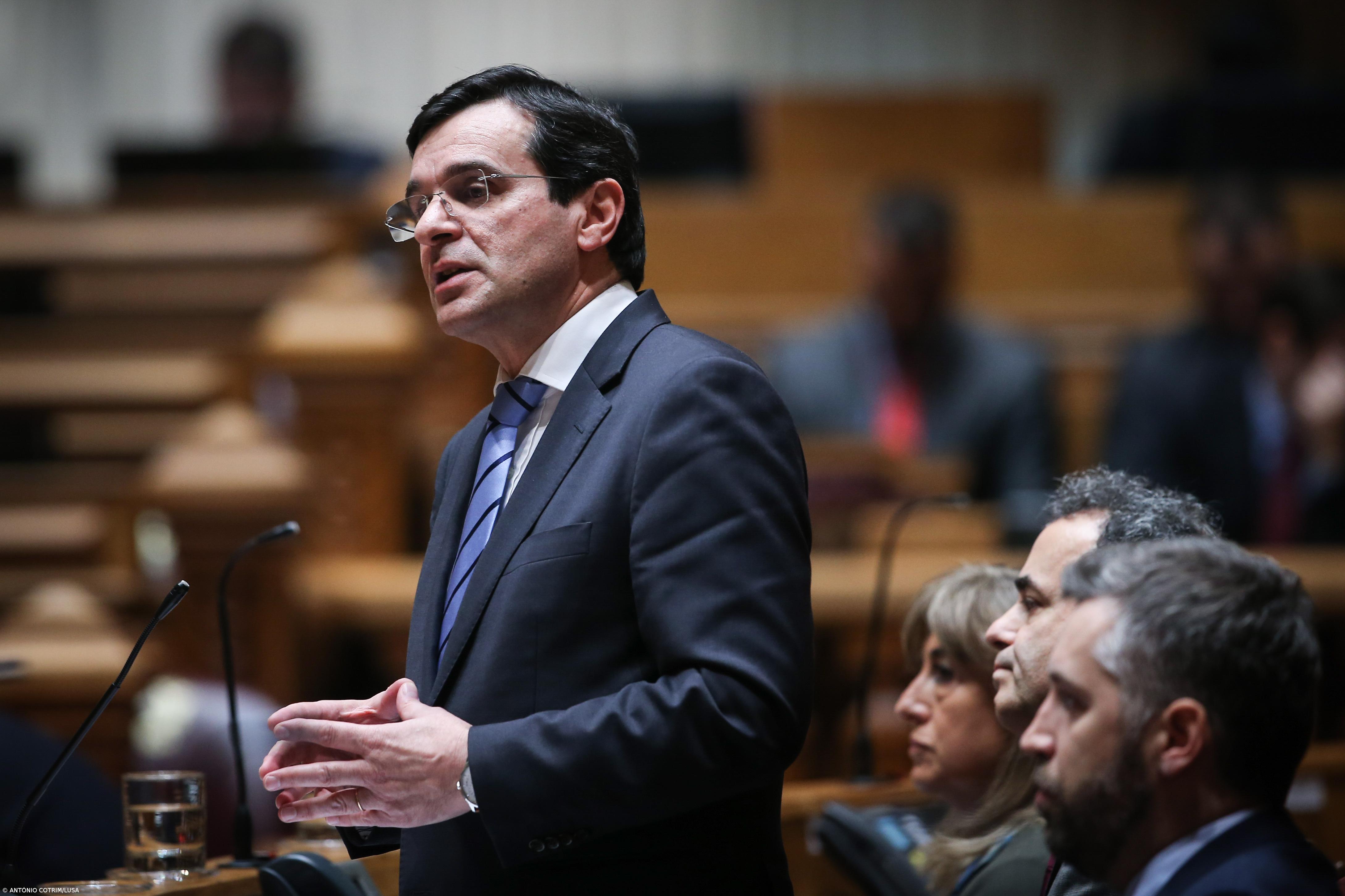 Covid-19: Ex-ministro da Saúde diz que fechar o país “seria absolutamente insuportável” – Imagem 1