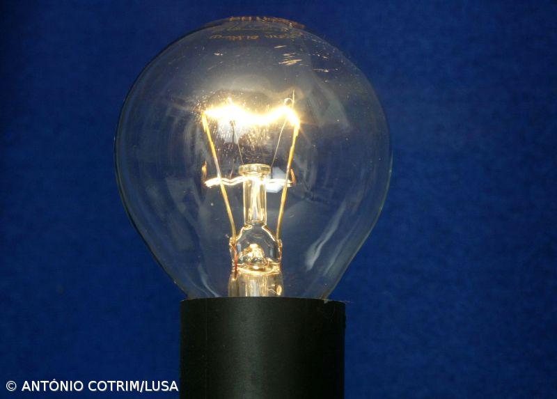 Bruxelas sugere impostos especiais de consumo como alternativa aos aumentos da luz na UE – Imagem 1