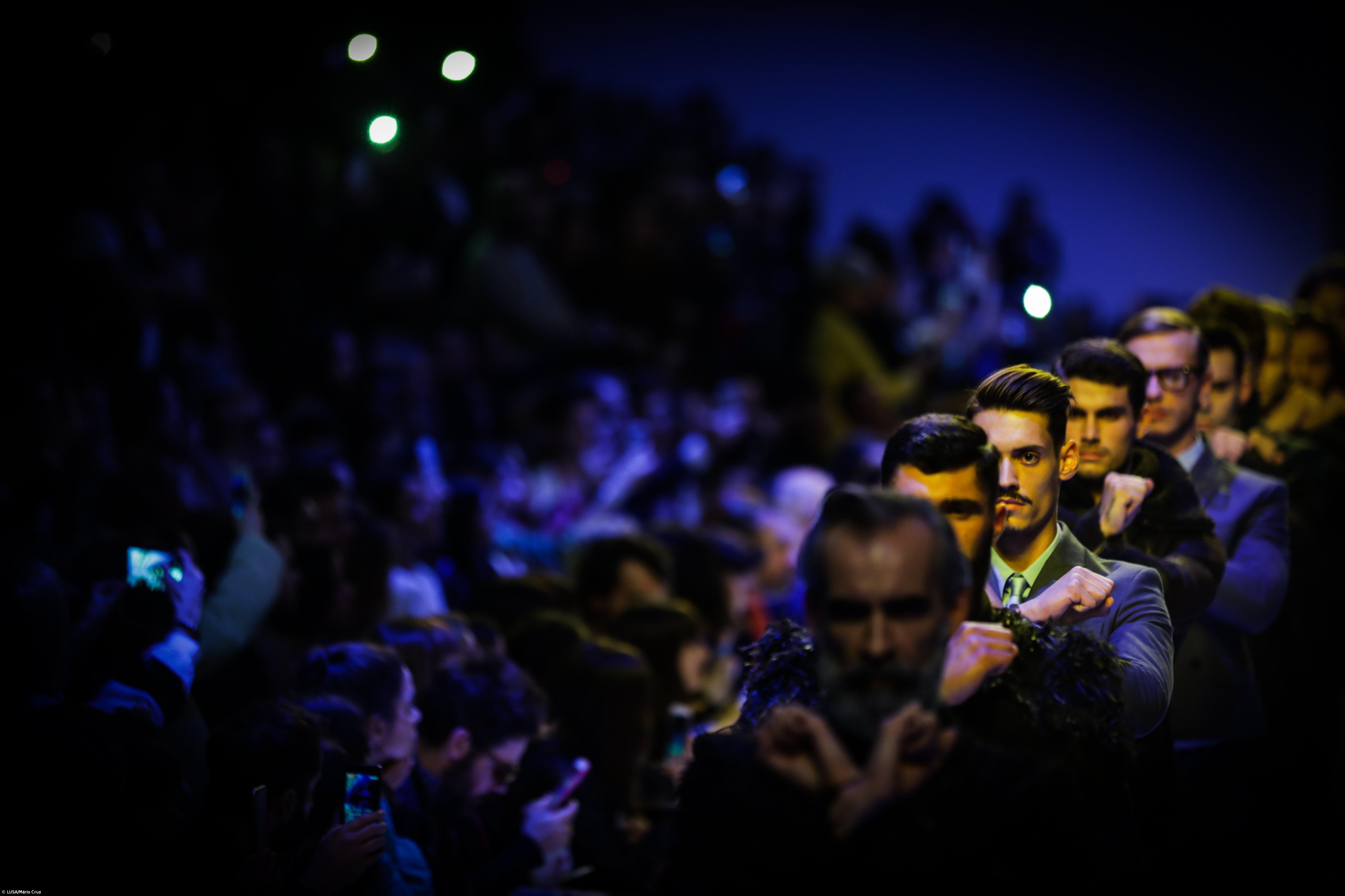 Coleções para primaveras coloridas e 'sombrias' no segundo dia da 51.ª edição – Imagem 1