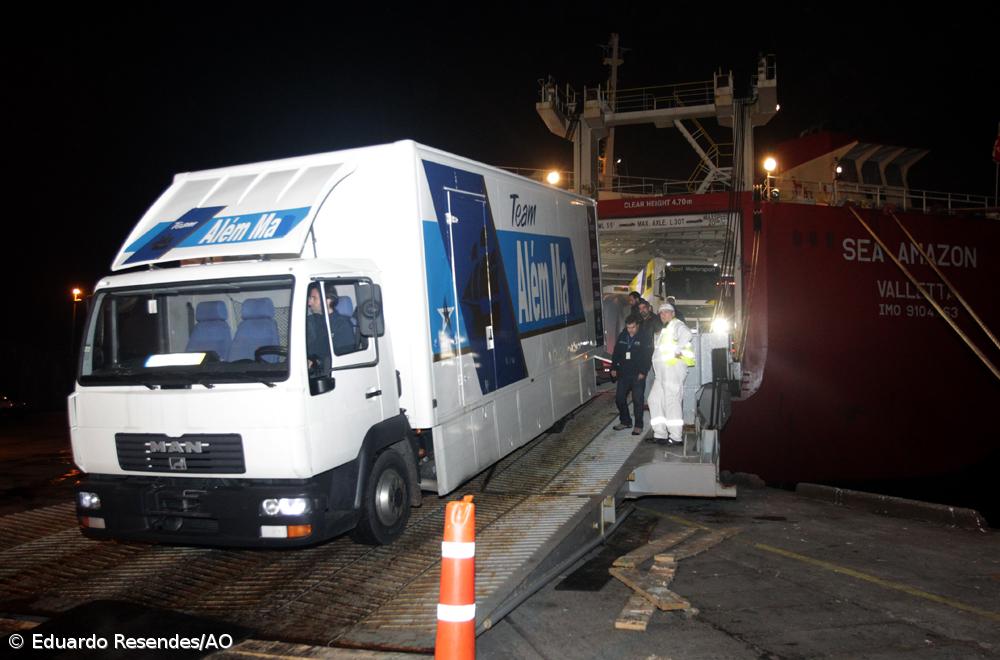 Desembarque noturno das viaturas do Azores Airlines Rallye  – Imagem 6