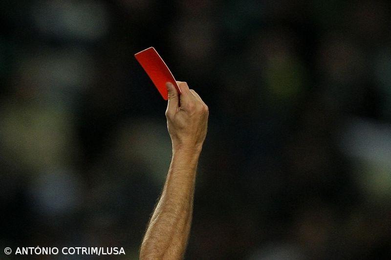 Árbitro francês Ruddy Buquet dirige Ajax-Benfica da Liga dos Campeões – Imagem 1