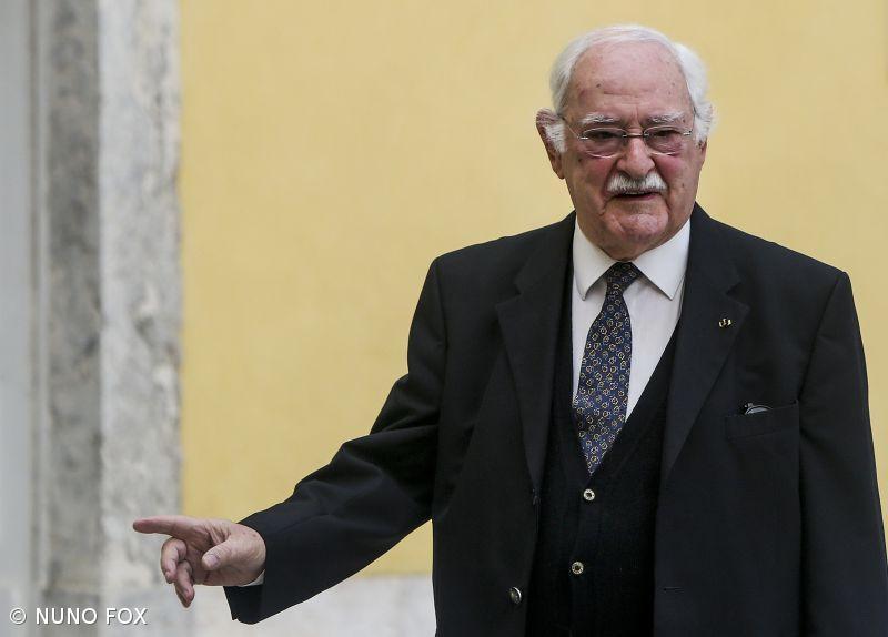 Ruy de Carvalho internado devido a enfarte mas em situação estável – Imagem 1