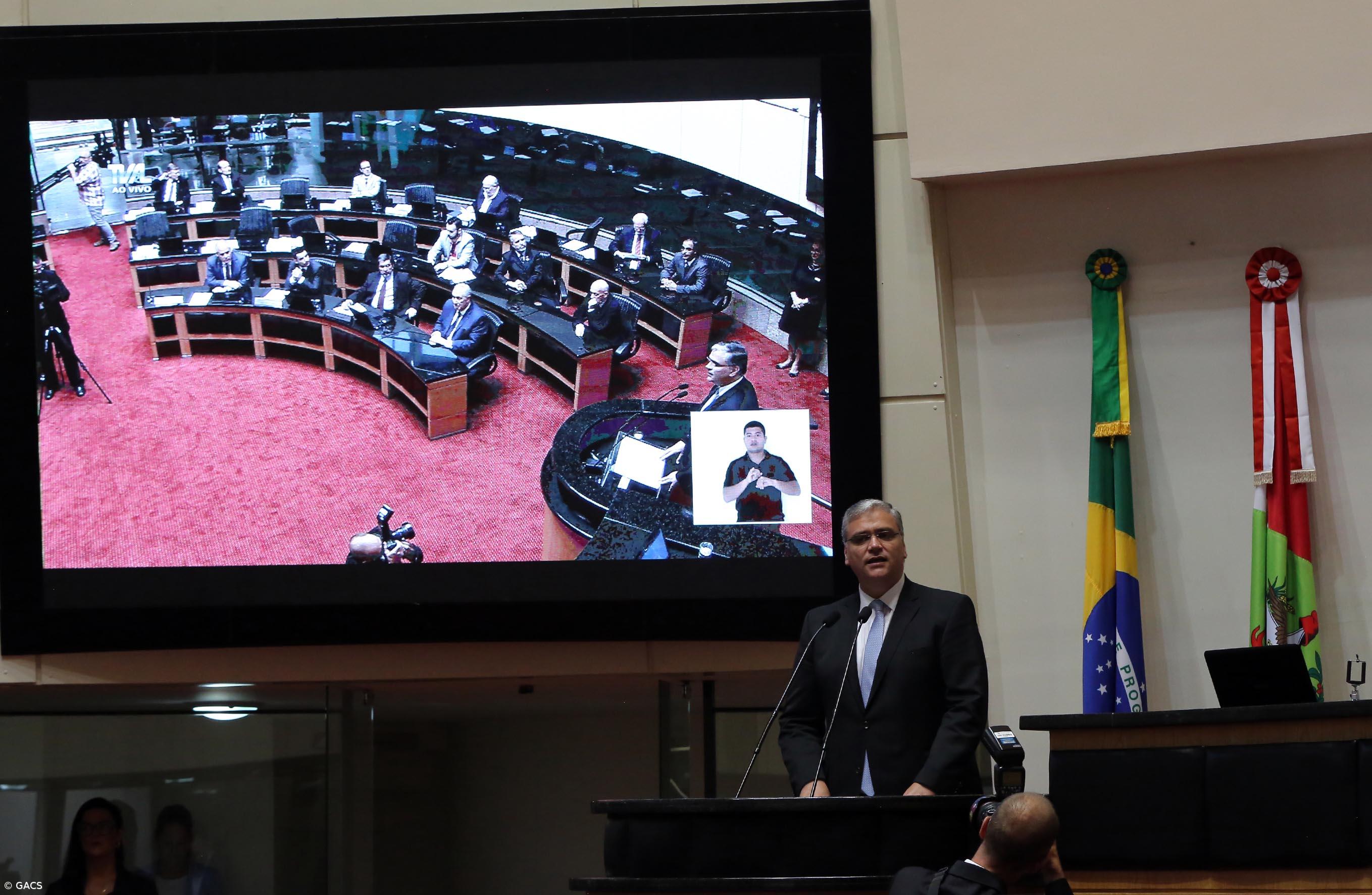 Vasco Cordeiro fala em congresso no Brasil da “maravilha que é ser dos Açores”  – Imagem 1