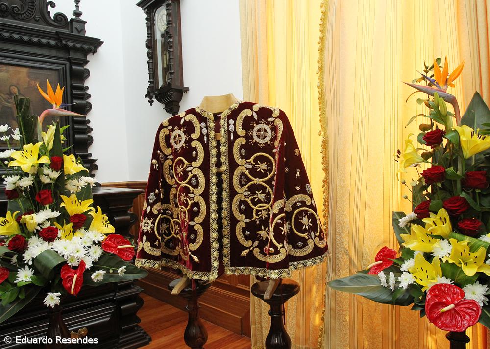 Capas do Senhor Santo Cristo em exposição no Pico – Imagem 1