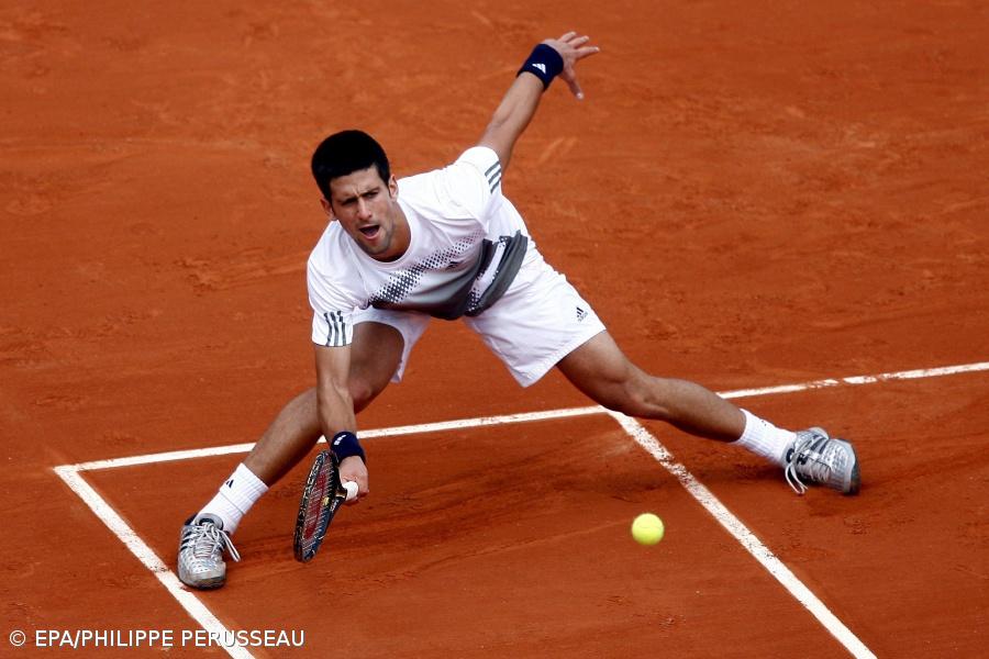 Djokovic retira-se de Abu Dhabi devido a recidiva de lesão no cotovelo – Imagem 1