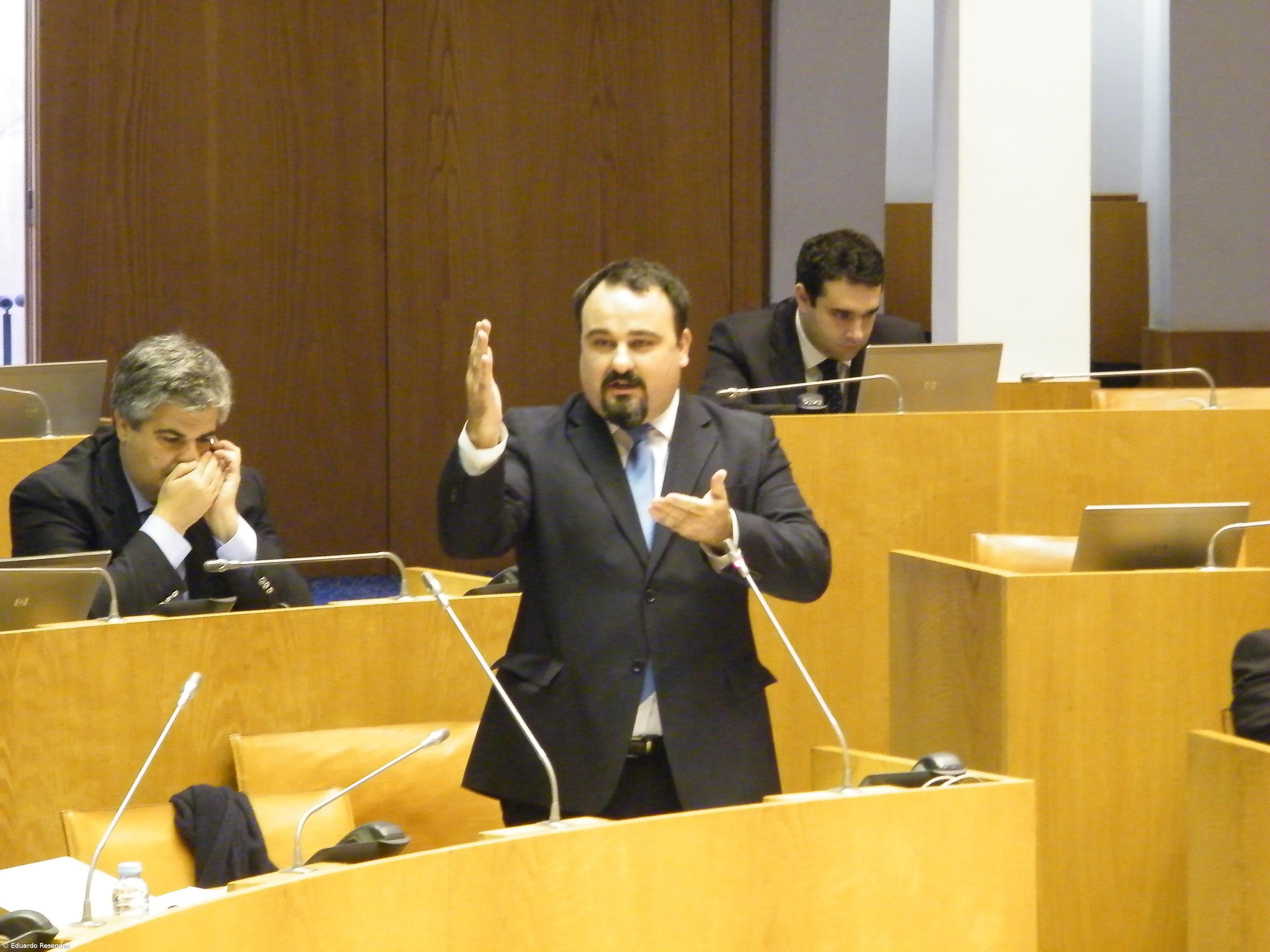 "Nos Açores há muito que não se vive uma democracia plena", diz Paulo Estêvão – Imagem 1
