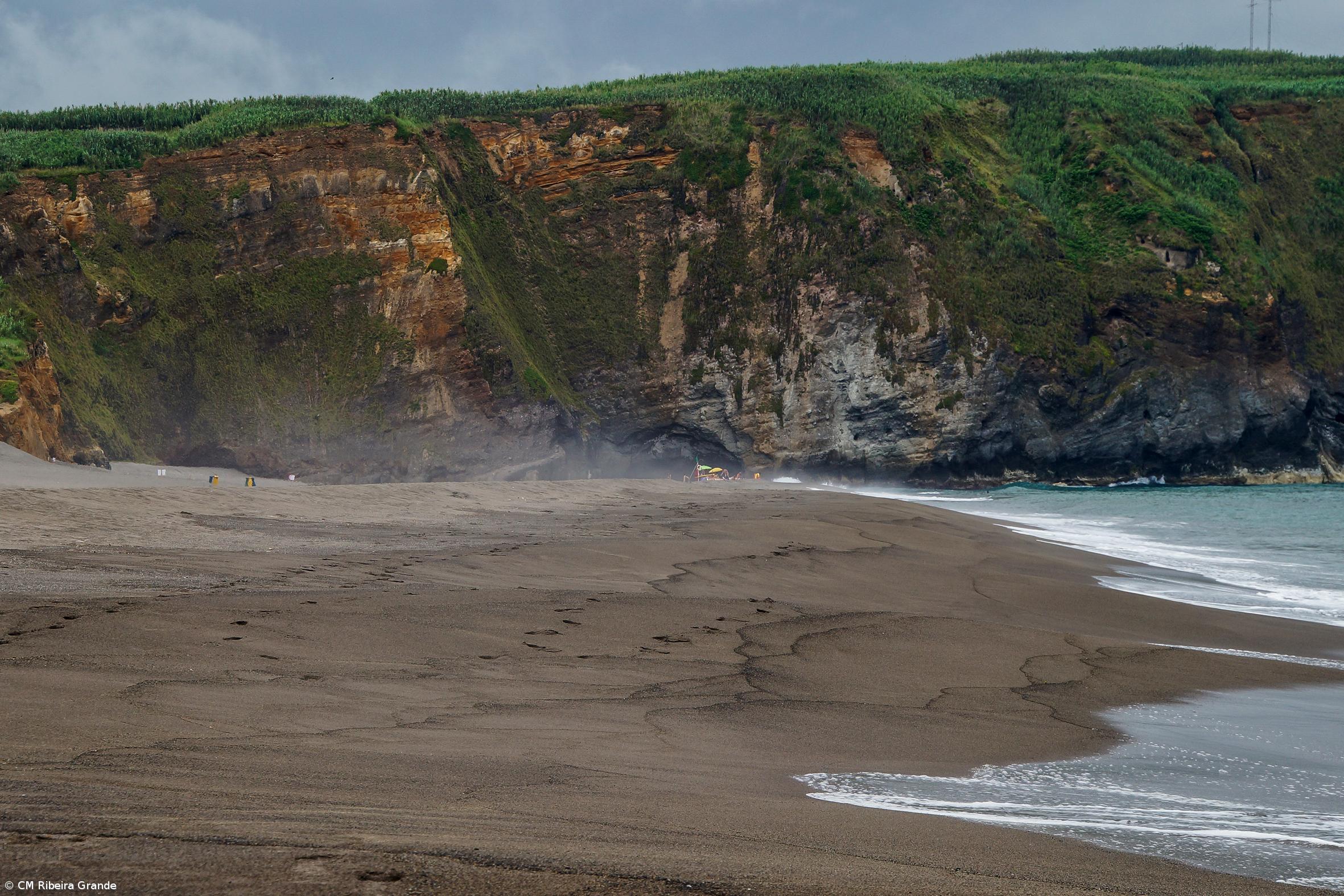 Dois praticantes de surf espanhóis resgatados na Ribeira Grande – Imagem 1
