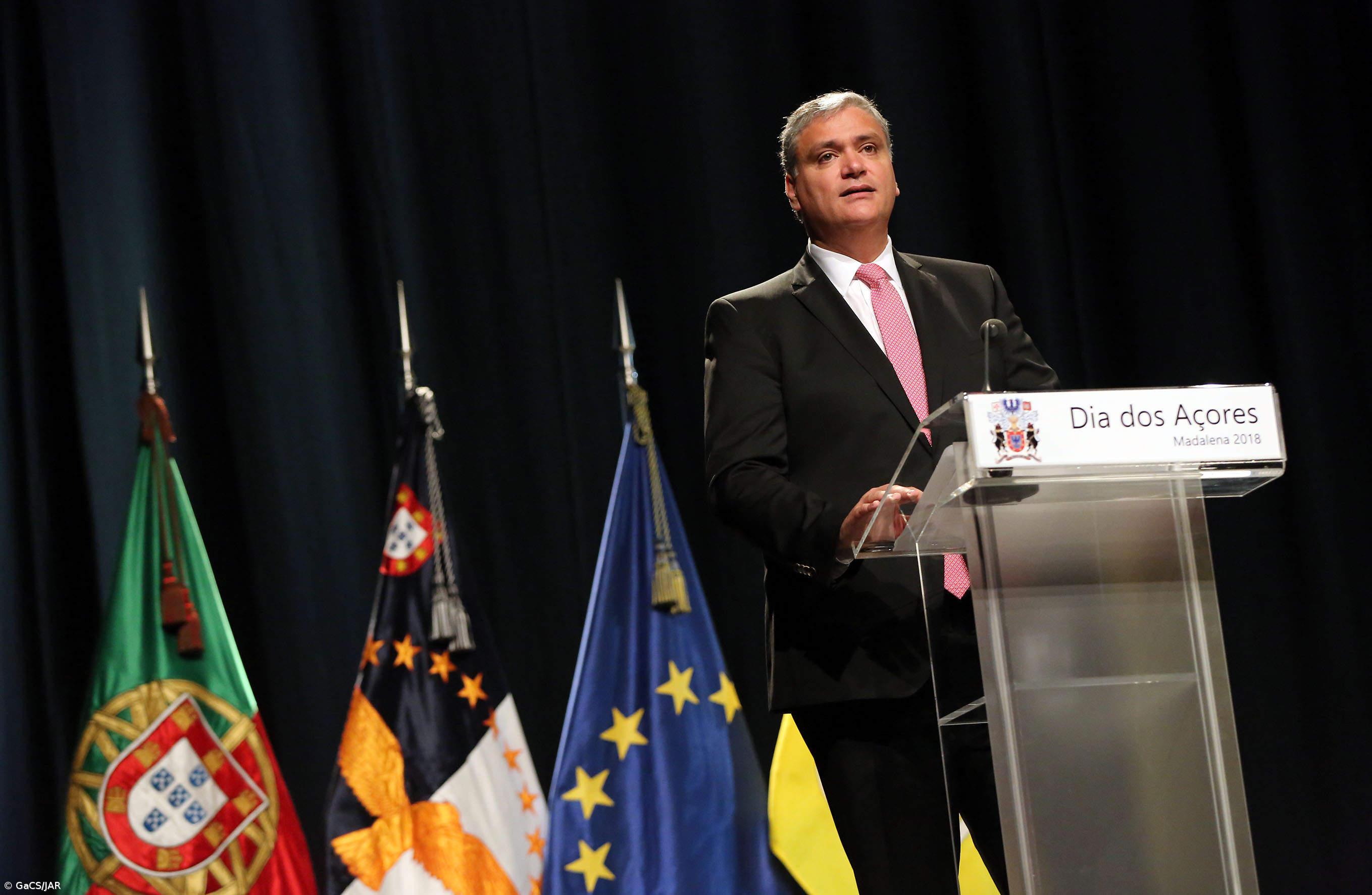 Vasco Cordeiro anuncia "primeiro impulso" para processo de descentralização nos Açores – Imagem 1