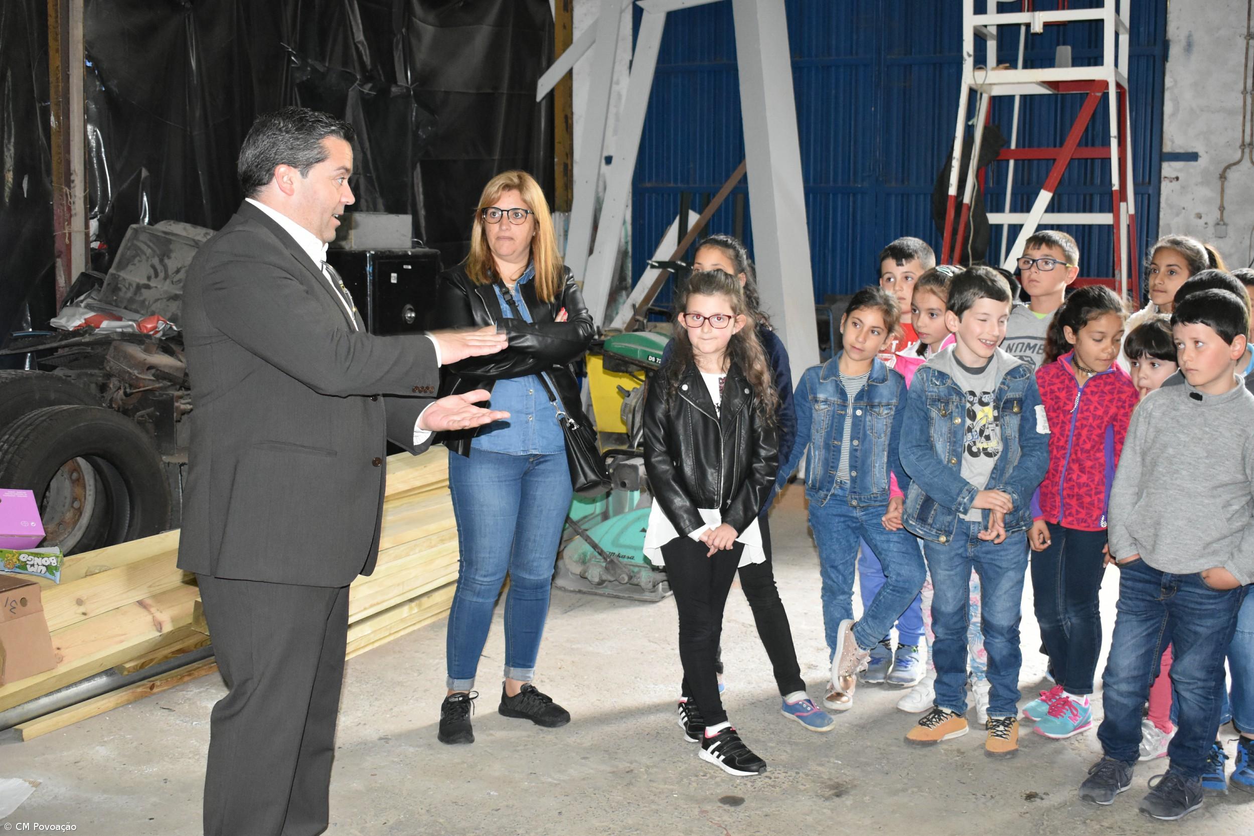 Importância da separação do lixo explicada ao mais novos na Povoação – Imagem 1