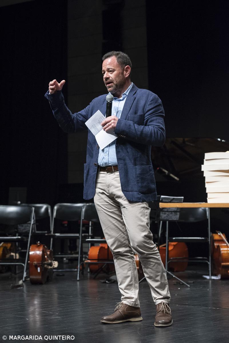 Escritor Joel Neto leva turistas aos locais que integram os seus romances – Imagem 1