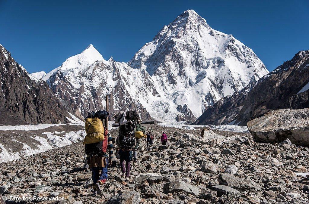 Açoriano ruma à ‘Sala do Trono dos Reis da Montanha’ – Imagem 3