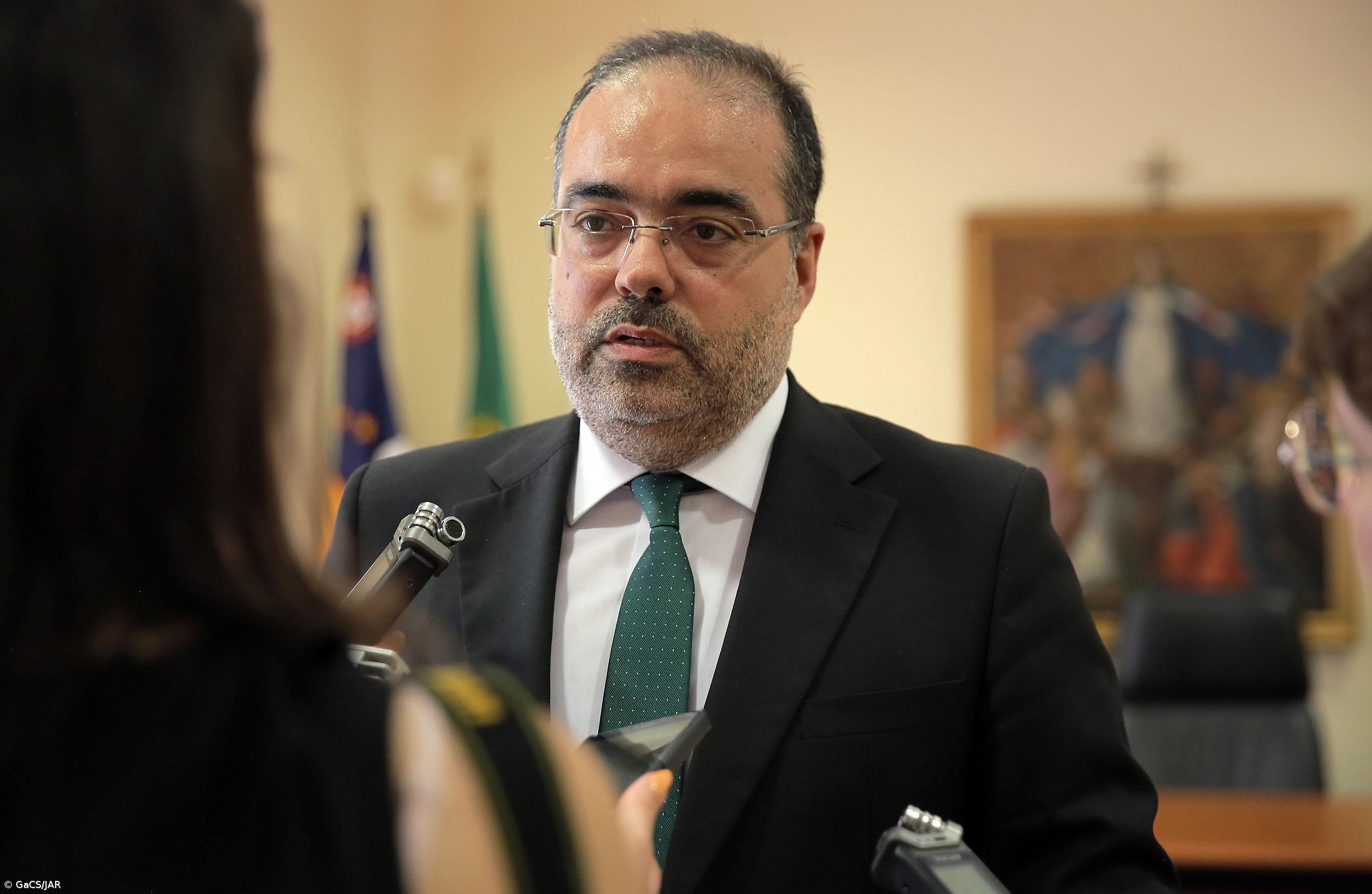 Governo dos Açores usa estudo universitário para combater dependências "ilha a ilha" – Imagem 1