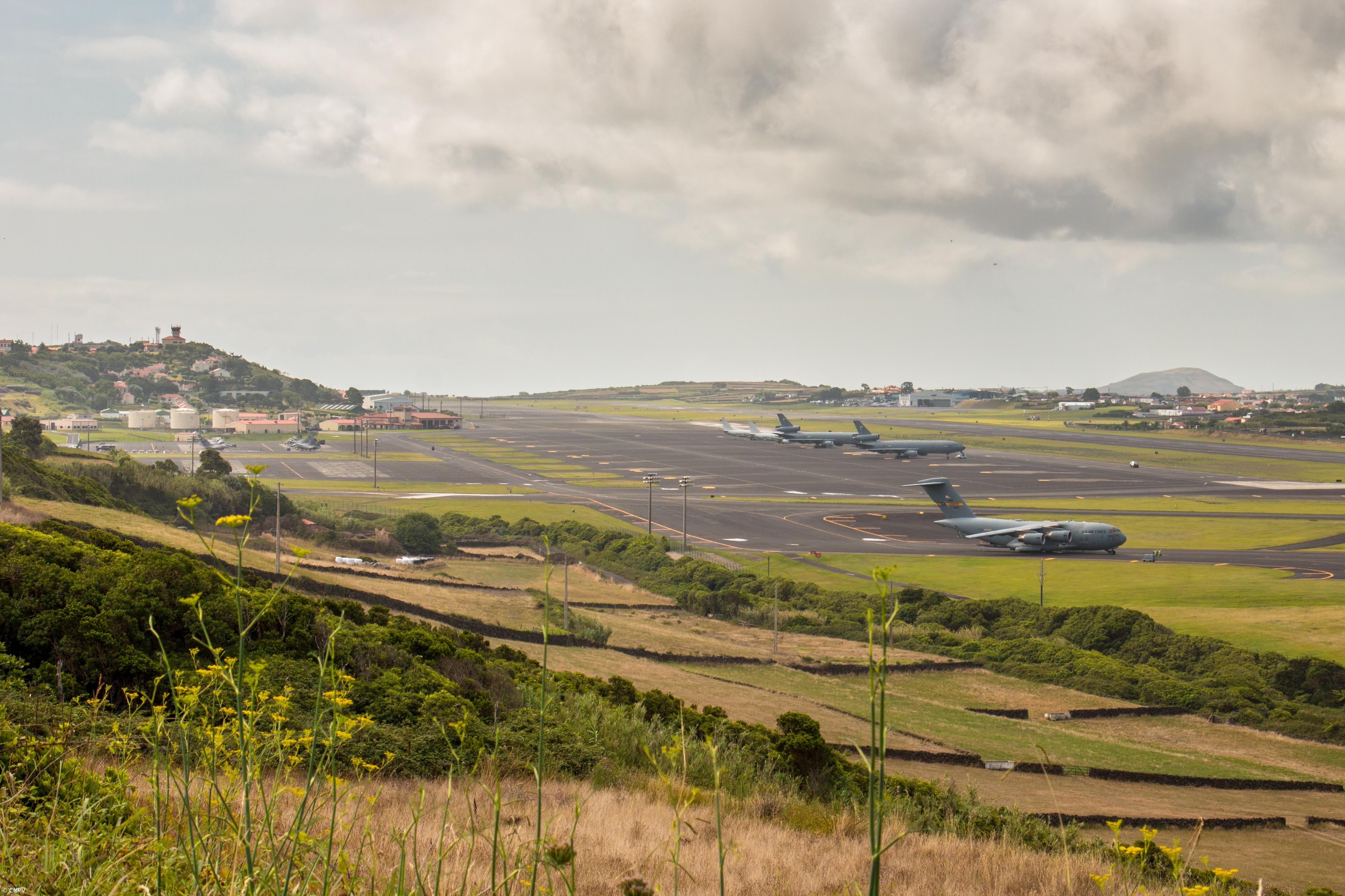 Helicópteros da Força Aérea nas Lajes reabastecidos com motores ligados para poupar tempo – Imagem 1