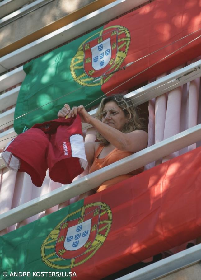 Portugal transformado num grande estádio para vibrar com selecção – Imagem 1