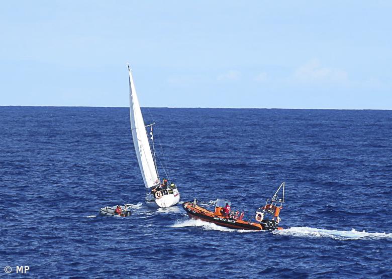 Marinha assiste embarcação de recreio em risco de afundar nos Açores – Imagem 3