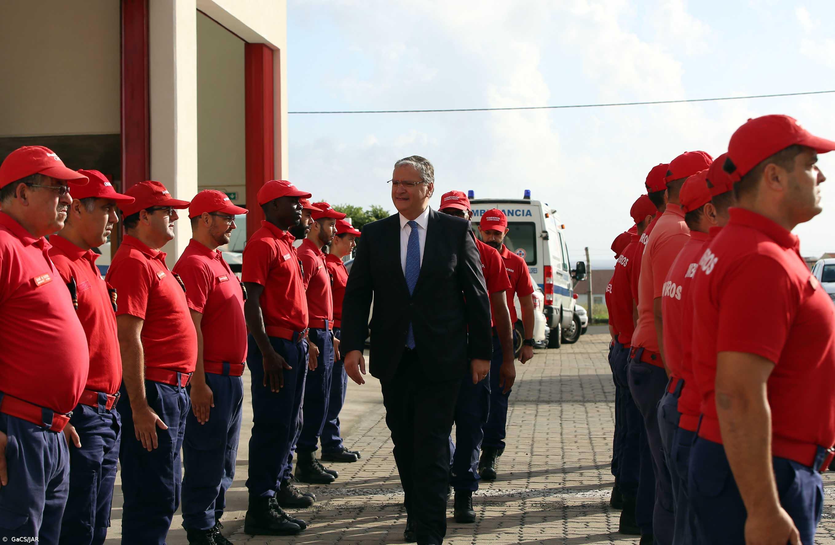 Vasco Cordeiro destaca "contributo inestimável" dos bombeiros nos Açores – Imagem 1