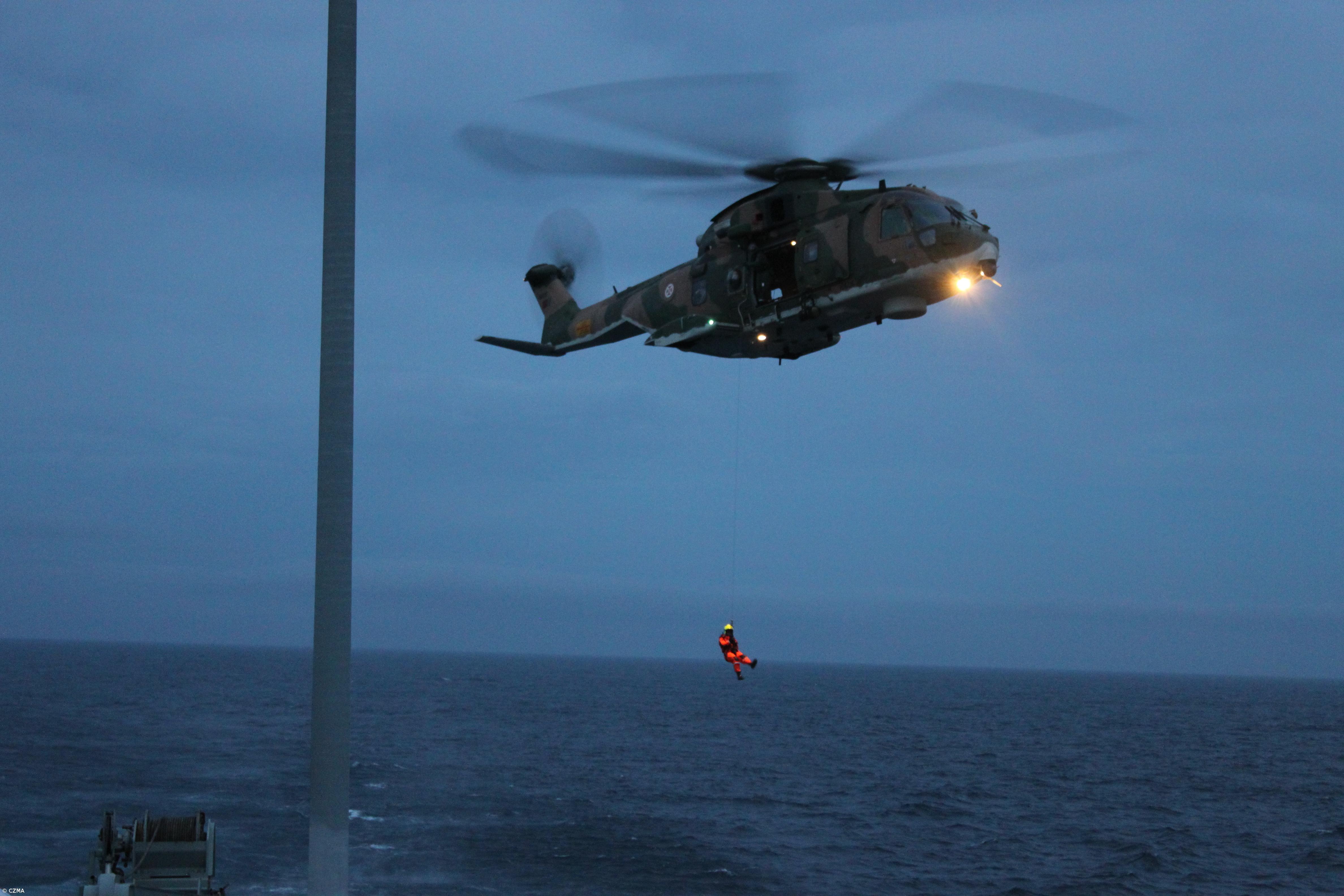 Resgate de tripulante da embarcação "Fascínios do Mar" – Imagem 1