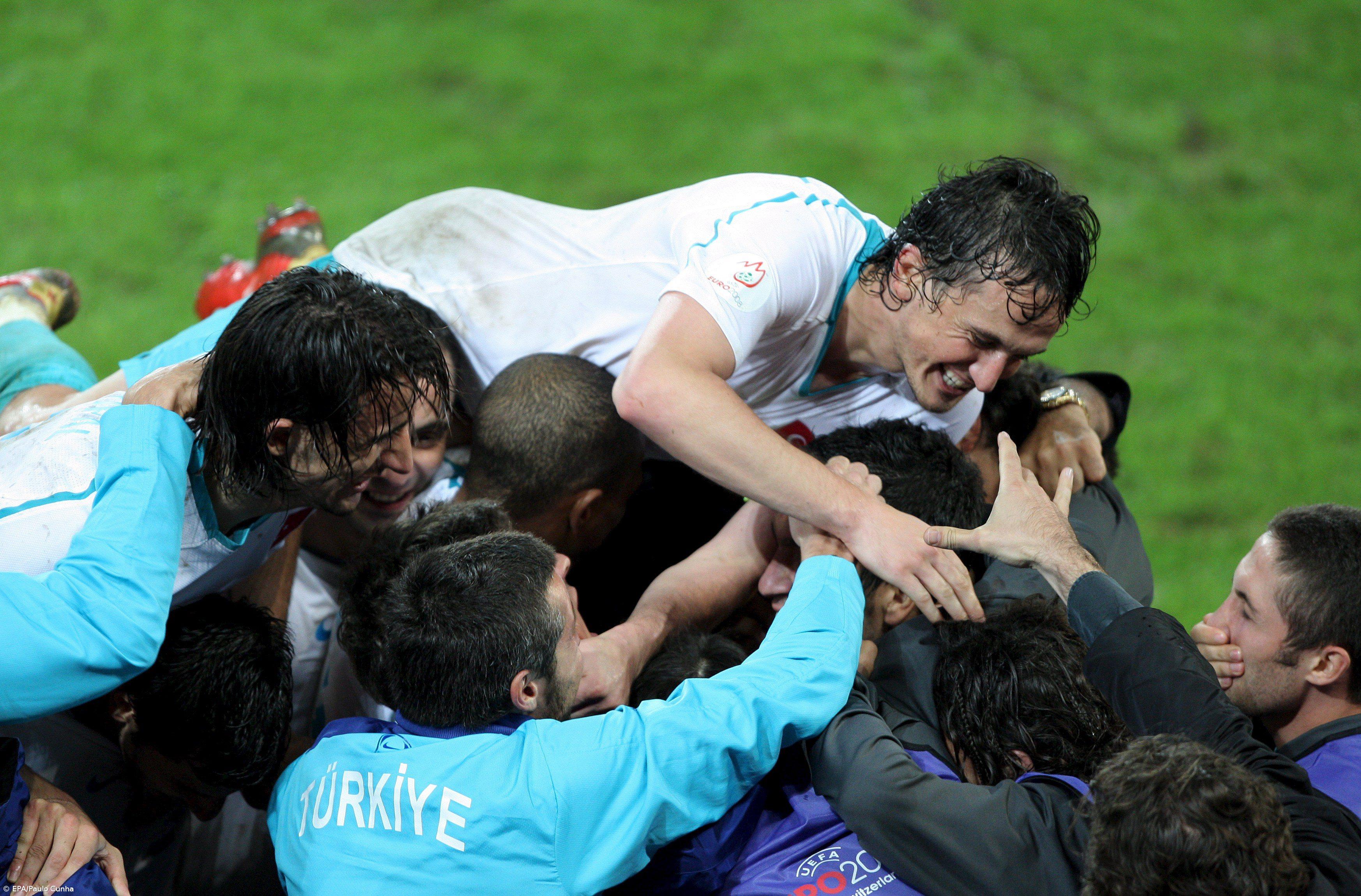 Turquia ganha nos descontos e afasta Suíça da prova – Imagem 1