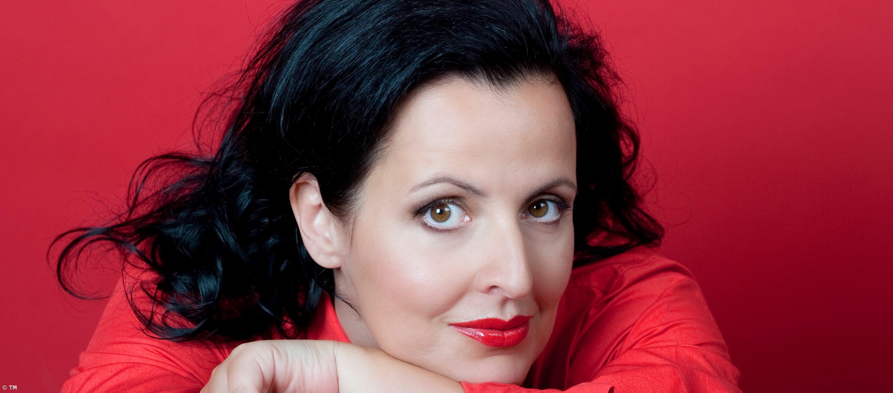 Brigitte Pinter no palco do Teatro Micaelense – Imagem 1