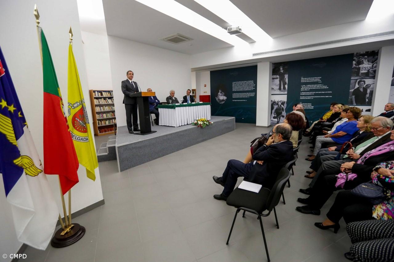 José Manuel Bolieiro quer continuar Encontro Internacional de Poesia – Imagem 1