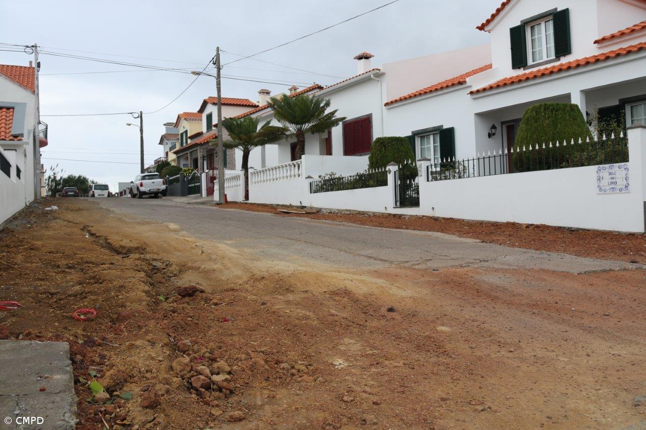 Câmara adjudica empreitada de repavimentação da Rua das Azáleas e da Rua do Lírio na Relva – Imagem 2